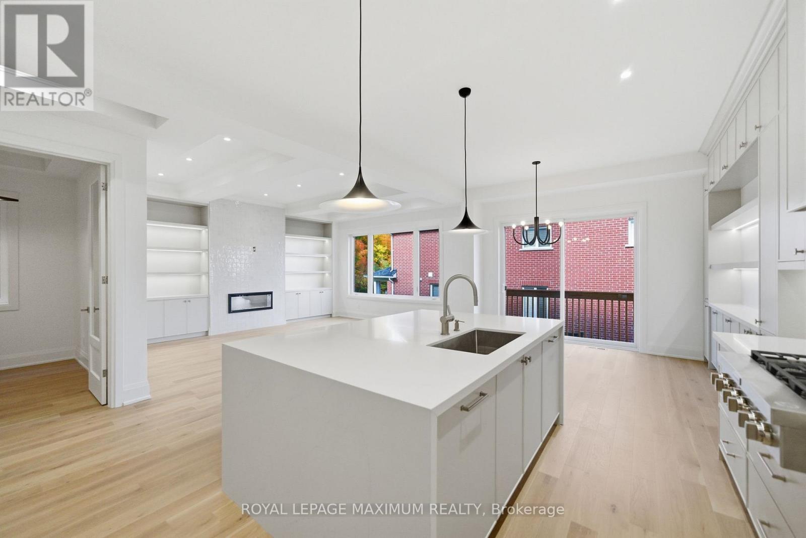 












6 DONSGROVE COURT

,
Vaughan,




Ontario
L4J9A1

