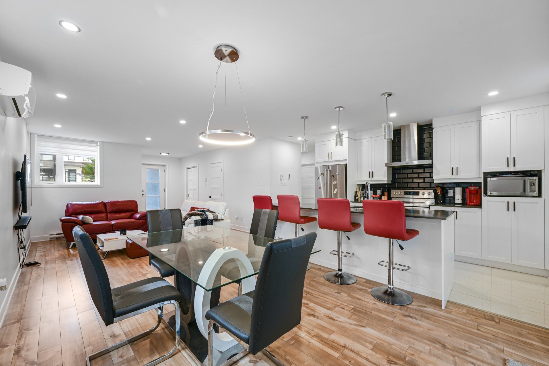 









50


Rue Bella

,
Saint-Jean-sur-Richelieu,




QC
J2X4Y6

