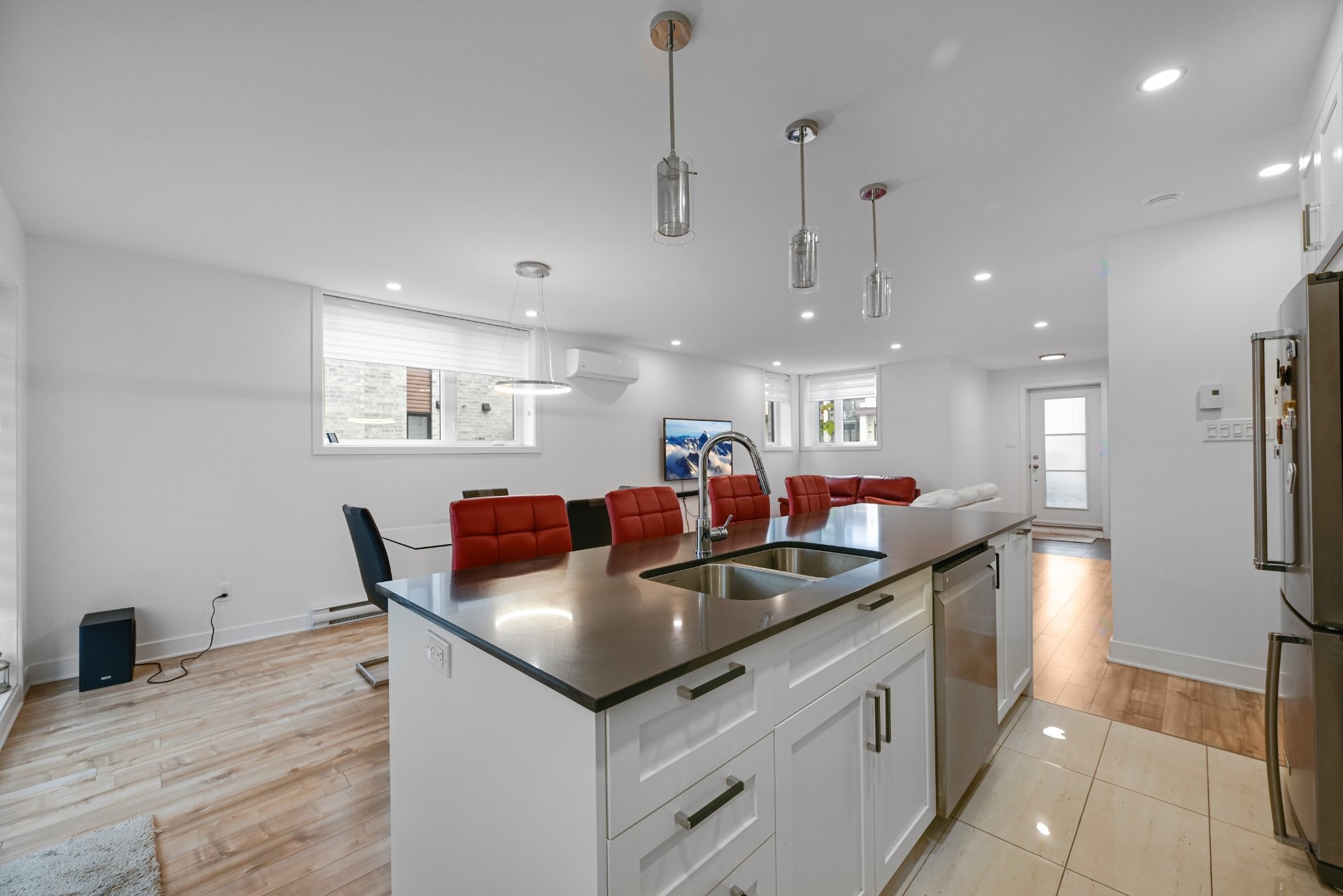 









50


Rue Bella

,
Saint-Jean-sur-Richelieu,




QC
J2X4Y6

