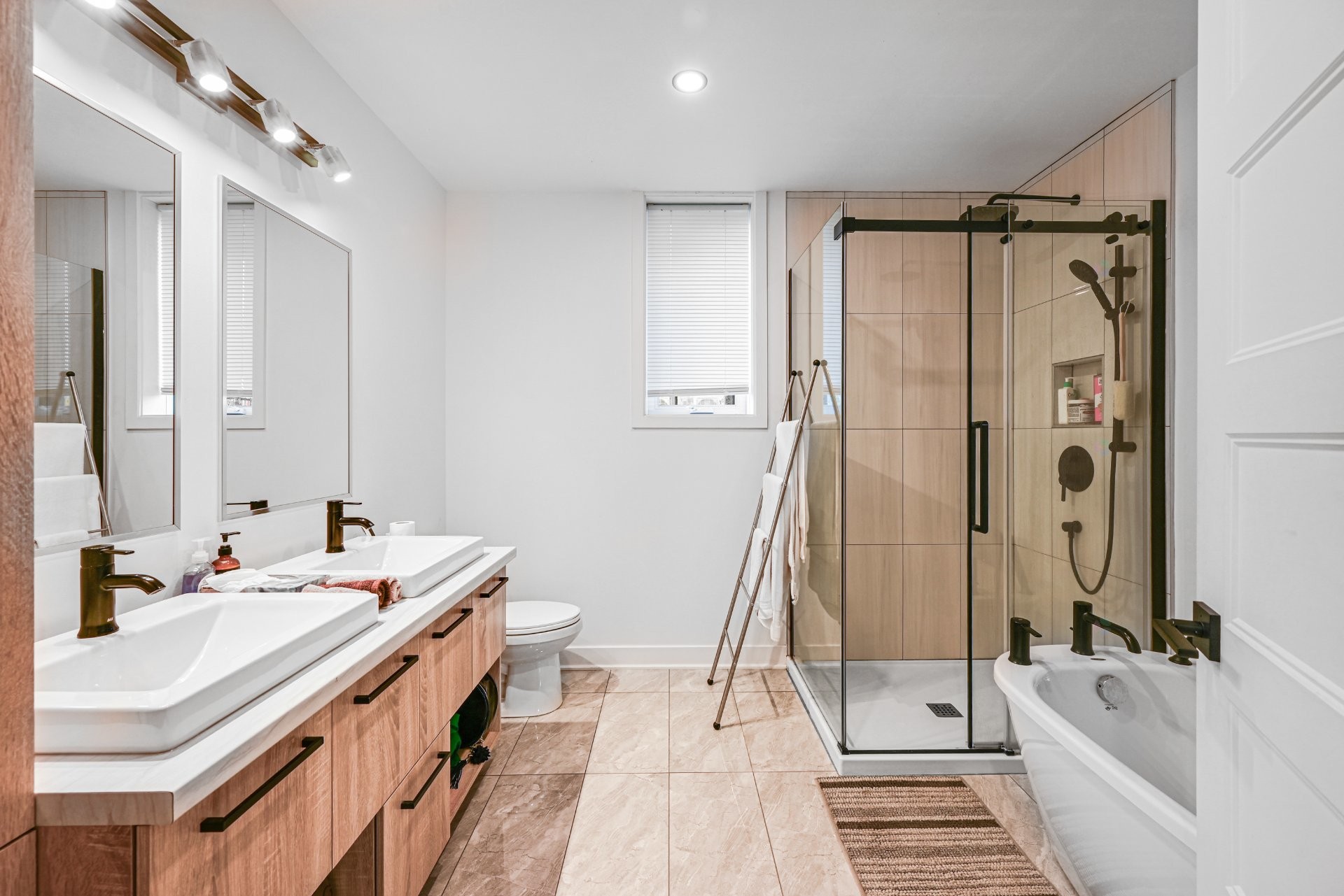 









50


Rue Bella

,
Saint-Jean-sur-Richelieu,




QC
J2X4Y6

