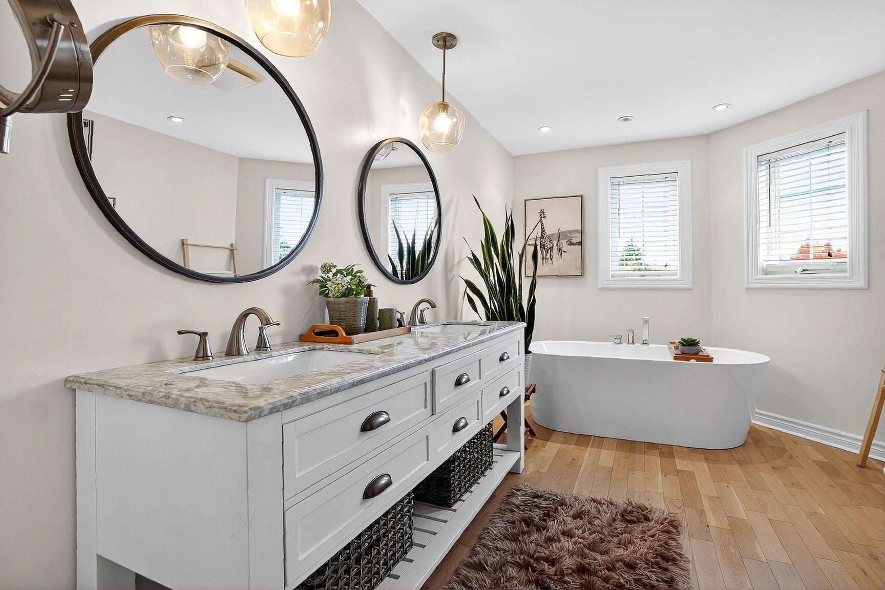 









300


Rue du Nénuphar

,
Granby,




QC
J2H2J9

