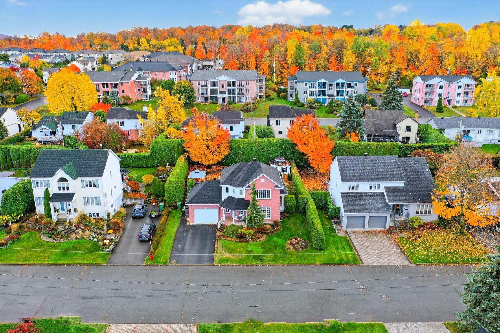 









300


Rue du Nénuphar

,
Granby,




QC
J2H2J9

