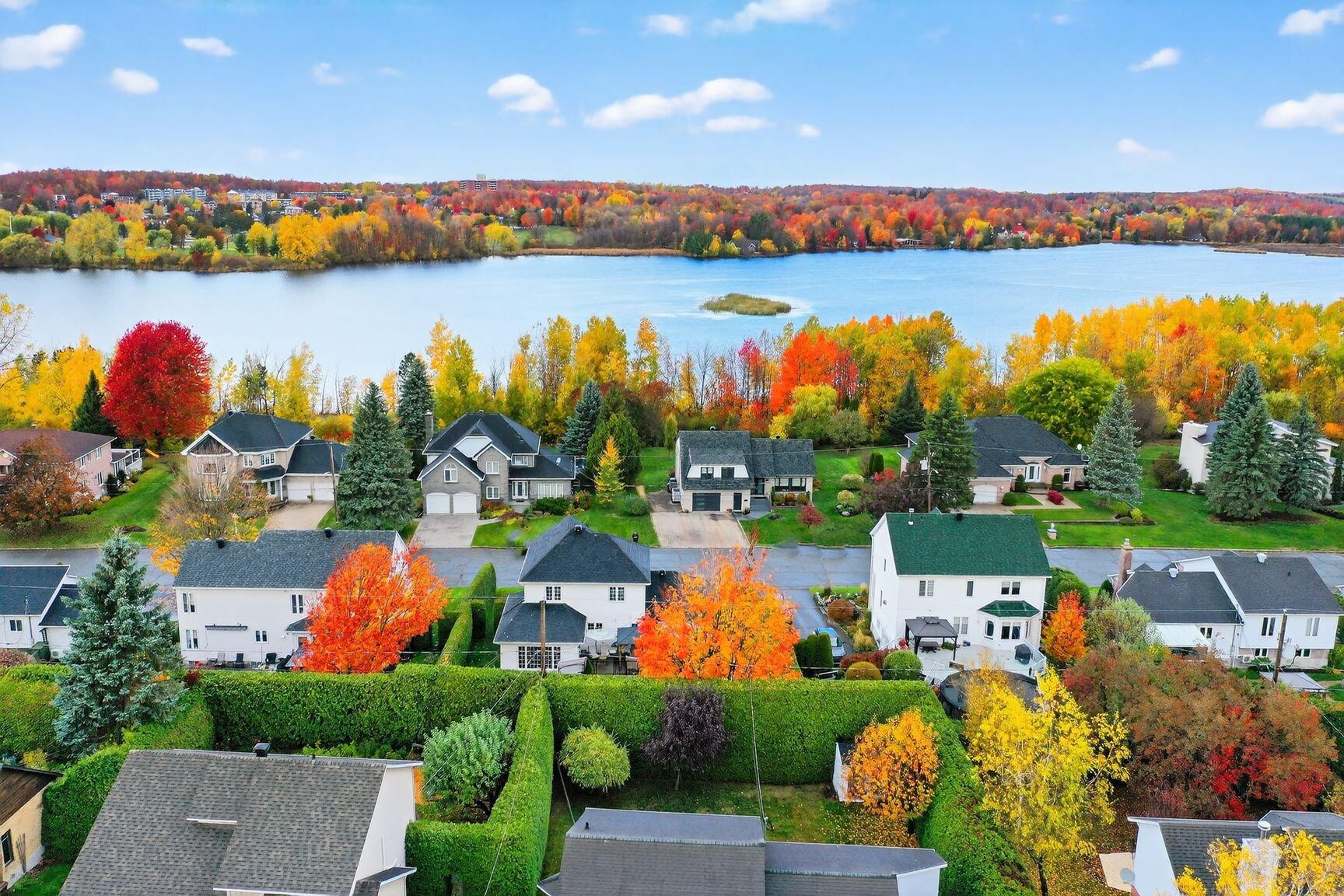 









300


Rue du Nénuphar

,
Granby,




QC
J2H2J9

