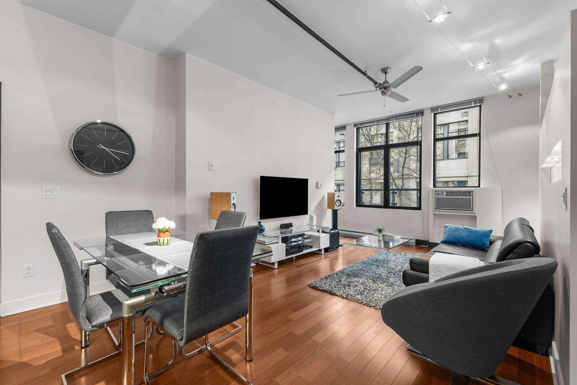 









765


Rue Bourget

, 201,
Montréal (Le Sud-Ouest),




QC
H4C0A5

