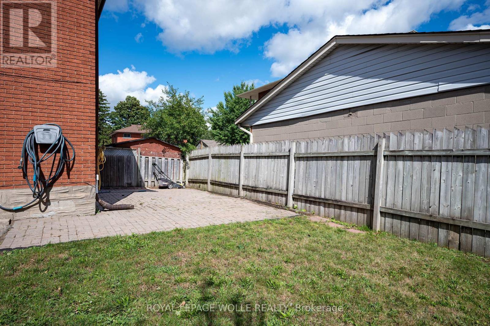 












91 WILFRED AVENUE

,
Kitchener,




Ontario
N2A1W9

