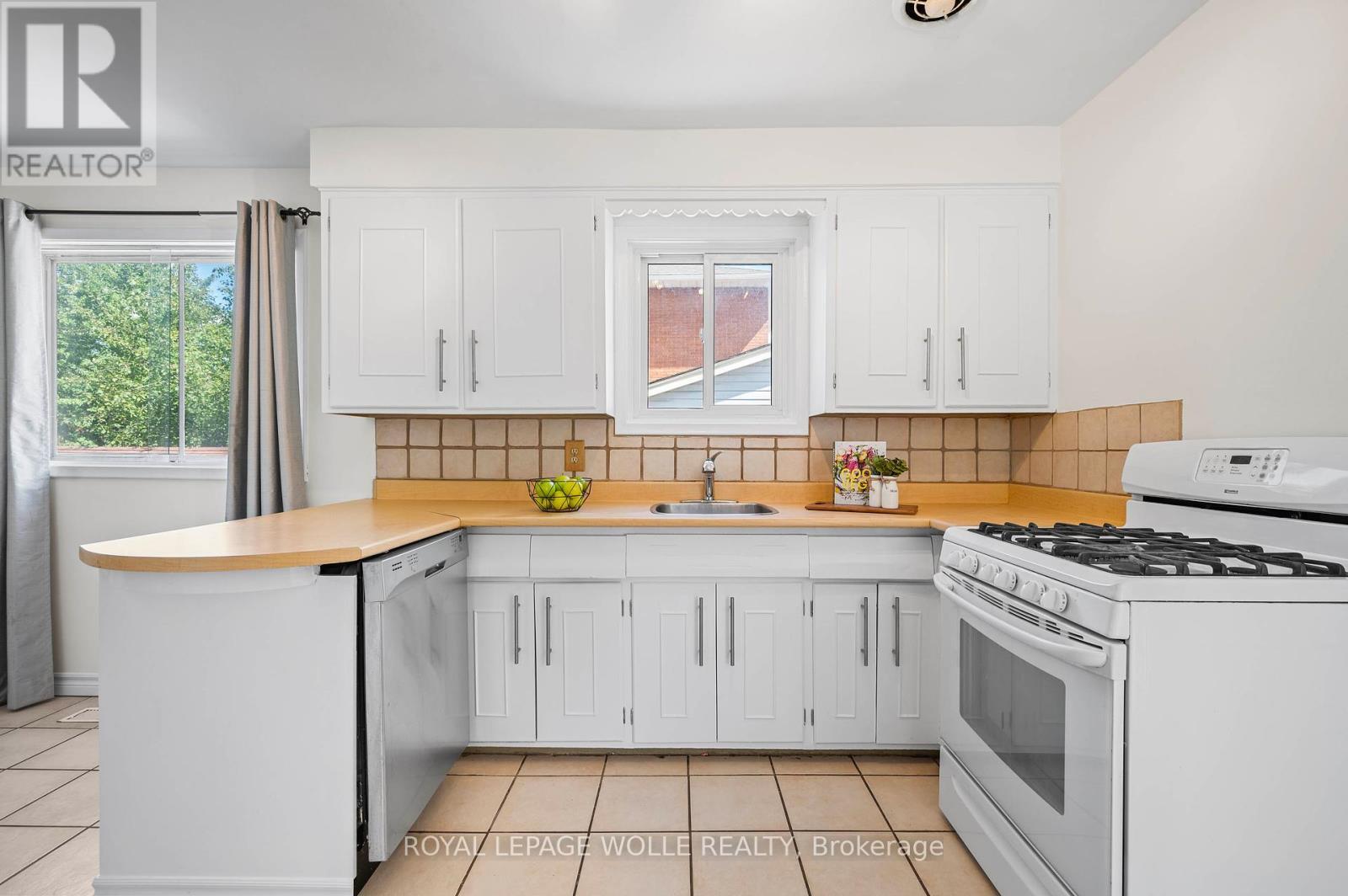 












91 WILFRED AVENUE

,
Kitchener,




Ontario
N2A1W9

