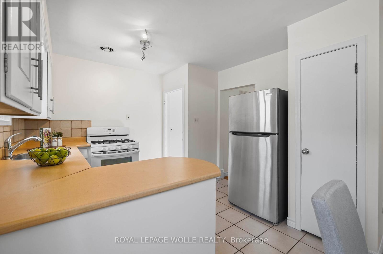 












91 WILFRED AVENUE

,
Kitchener,




Ontario
N2A1W9

