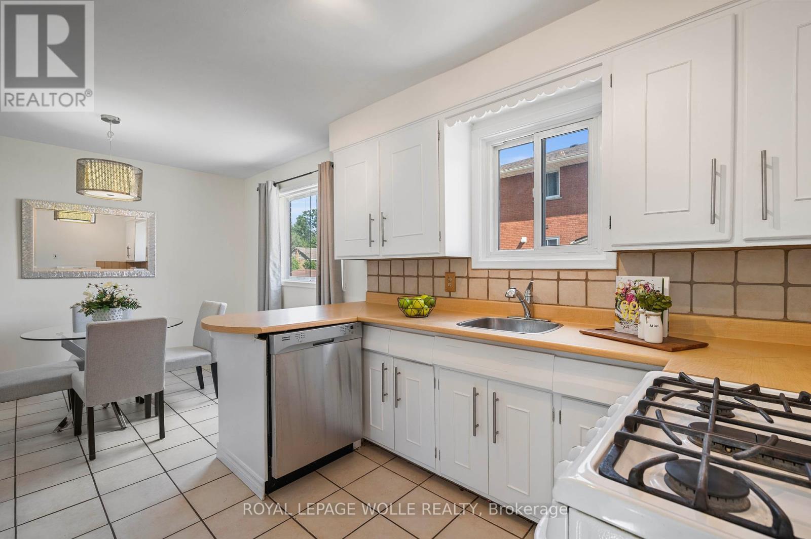 












91 WILFRED AVENUE

,
Kitchener,




Ontario
N2A1W9

