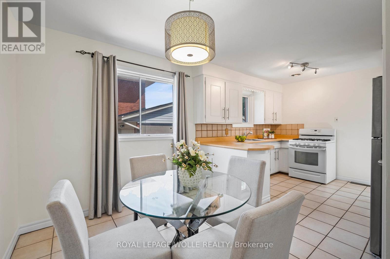 












91 WILFRED AVENUE

,
Kitchener,




Ontario
N2A1W9

