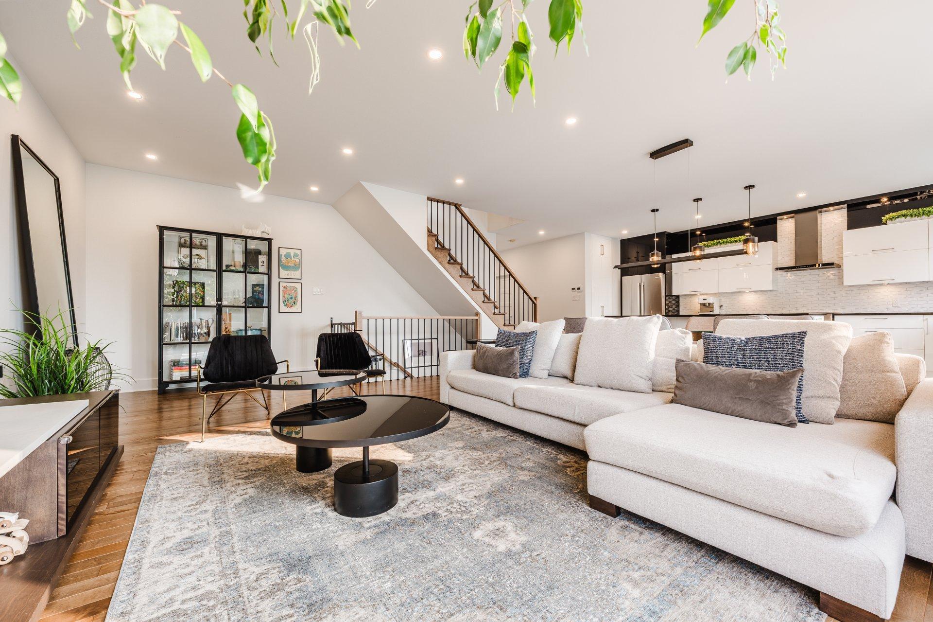 









5950


Rue Baillargeon

,
Brossard,




QC
J4Z1S5

