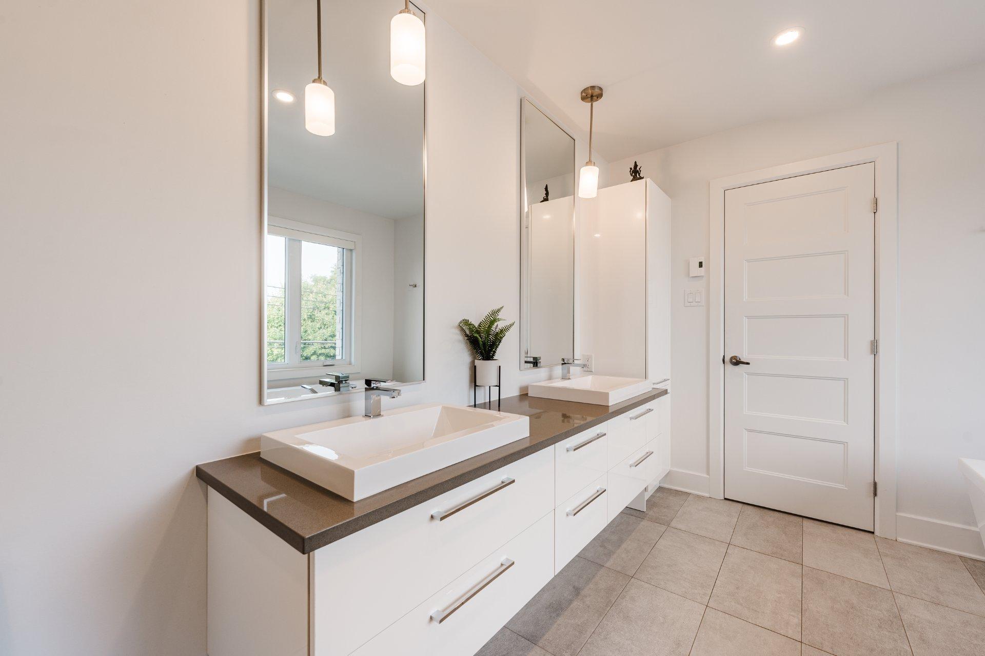 









5950


Rue Baillargeon

,
Brossard,




QC
J4Z1S5

