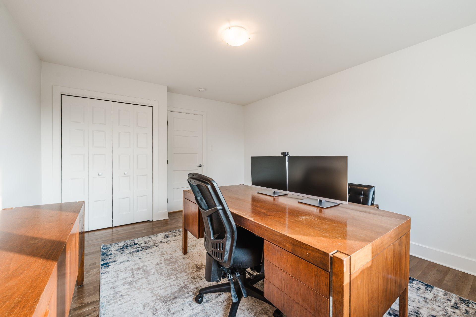 









5950


Rue Baillargeon

,
Brossard,




QC
J4Z1S5

