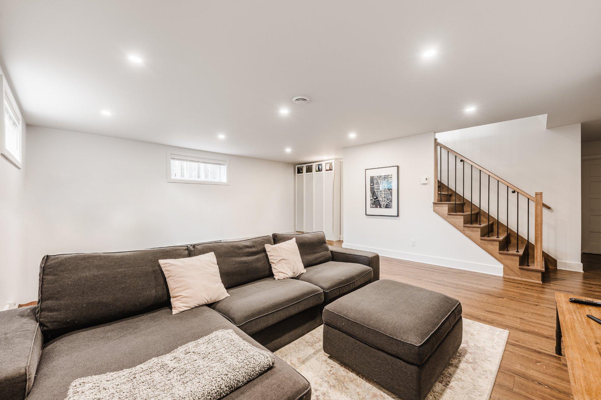 









5950


Rue Baillargeon

,
Brossard,




QC
J4Z1S5

