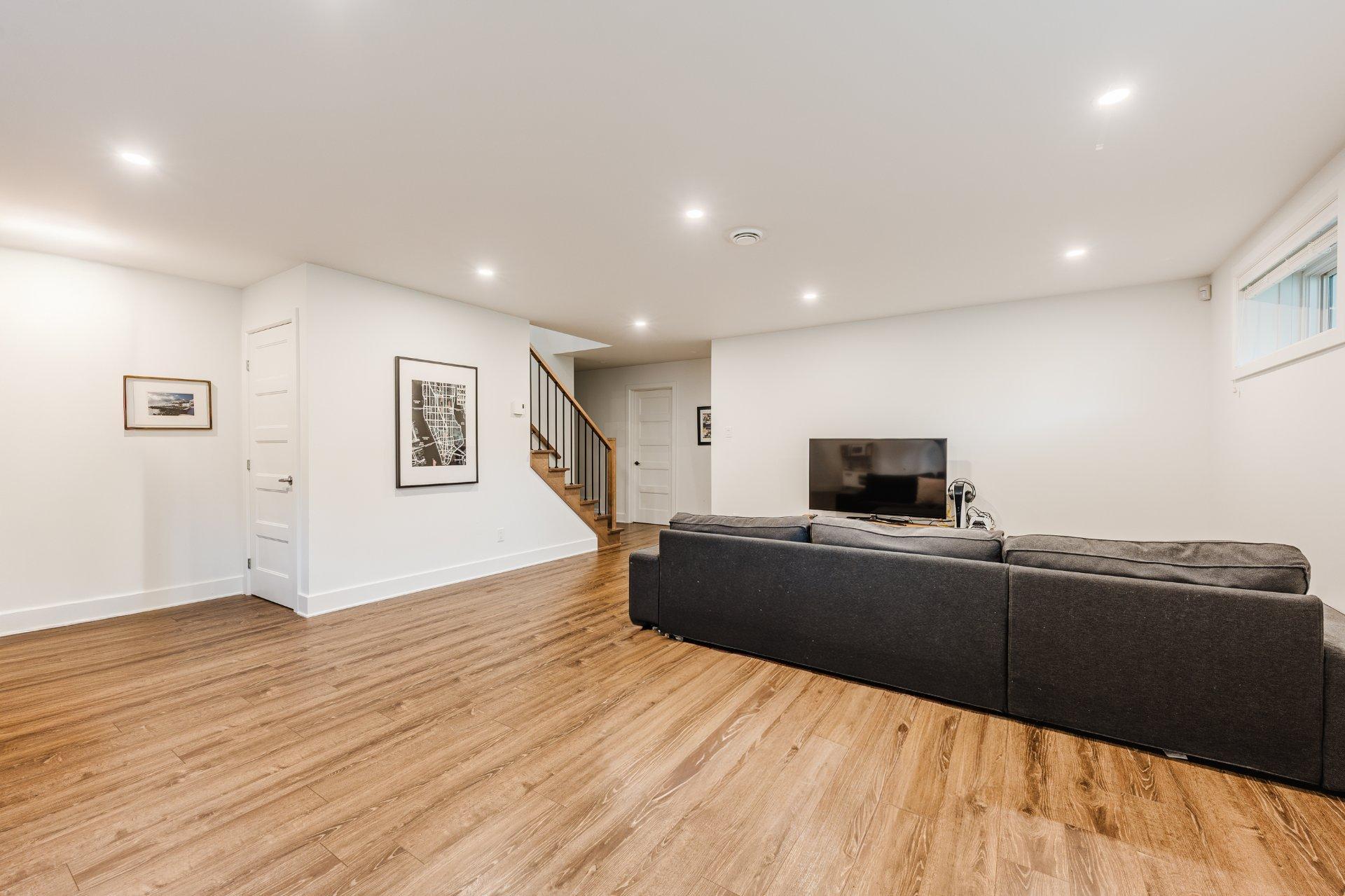 









5950


Rue Baillargeon

,
Brossard,




QC
J4Z1S5

