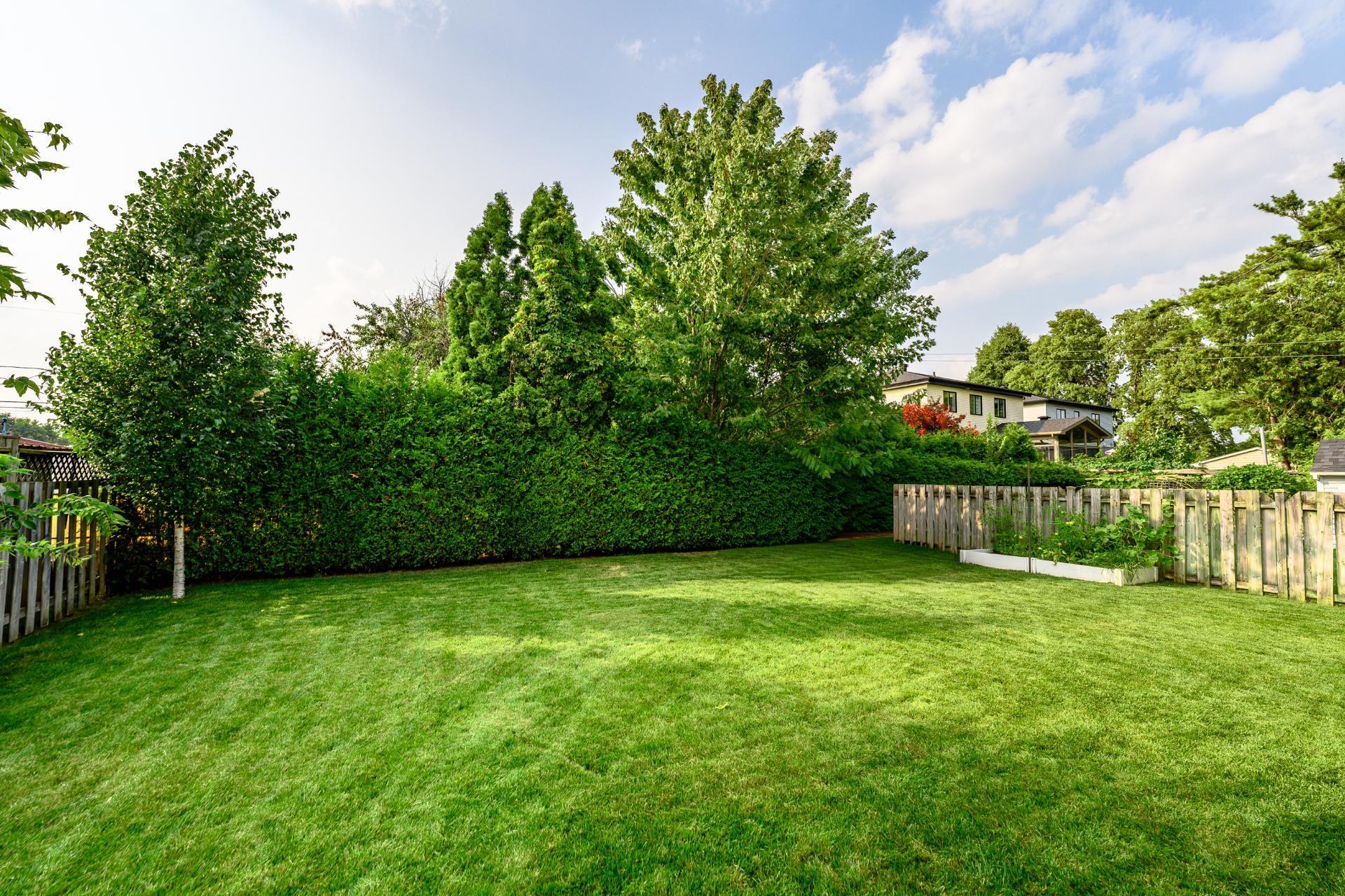 









5950


Rue Baillargeon

,
Brossard,




QC
J4Z1S5

