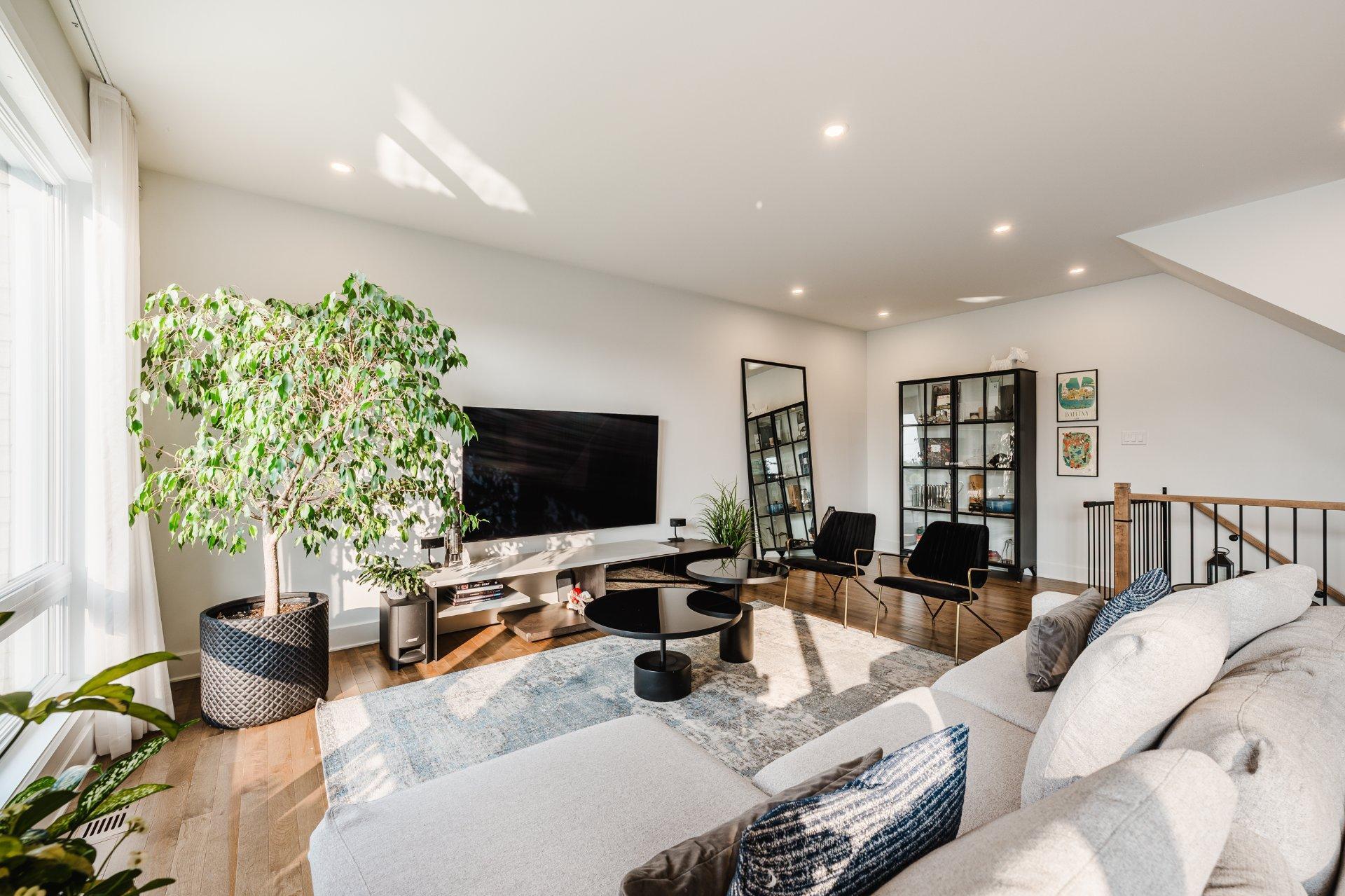 









5950


Rue Baillargeon

,
Brossard,




QC
J4Z1S5

