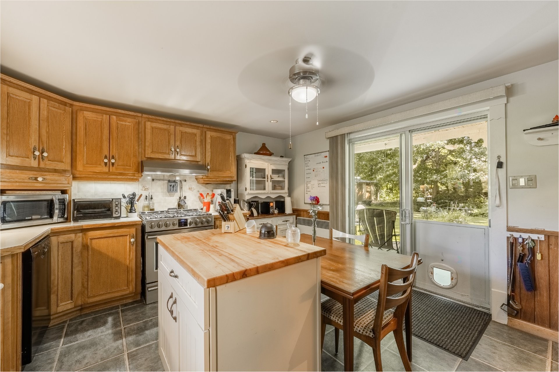 









365


Rg de la Montagne

,
Saint-Paul-d'Abbotsford,




QC
J0E1A0

