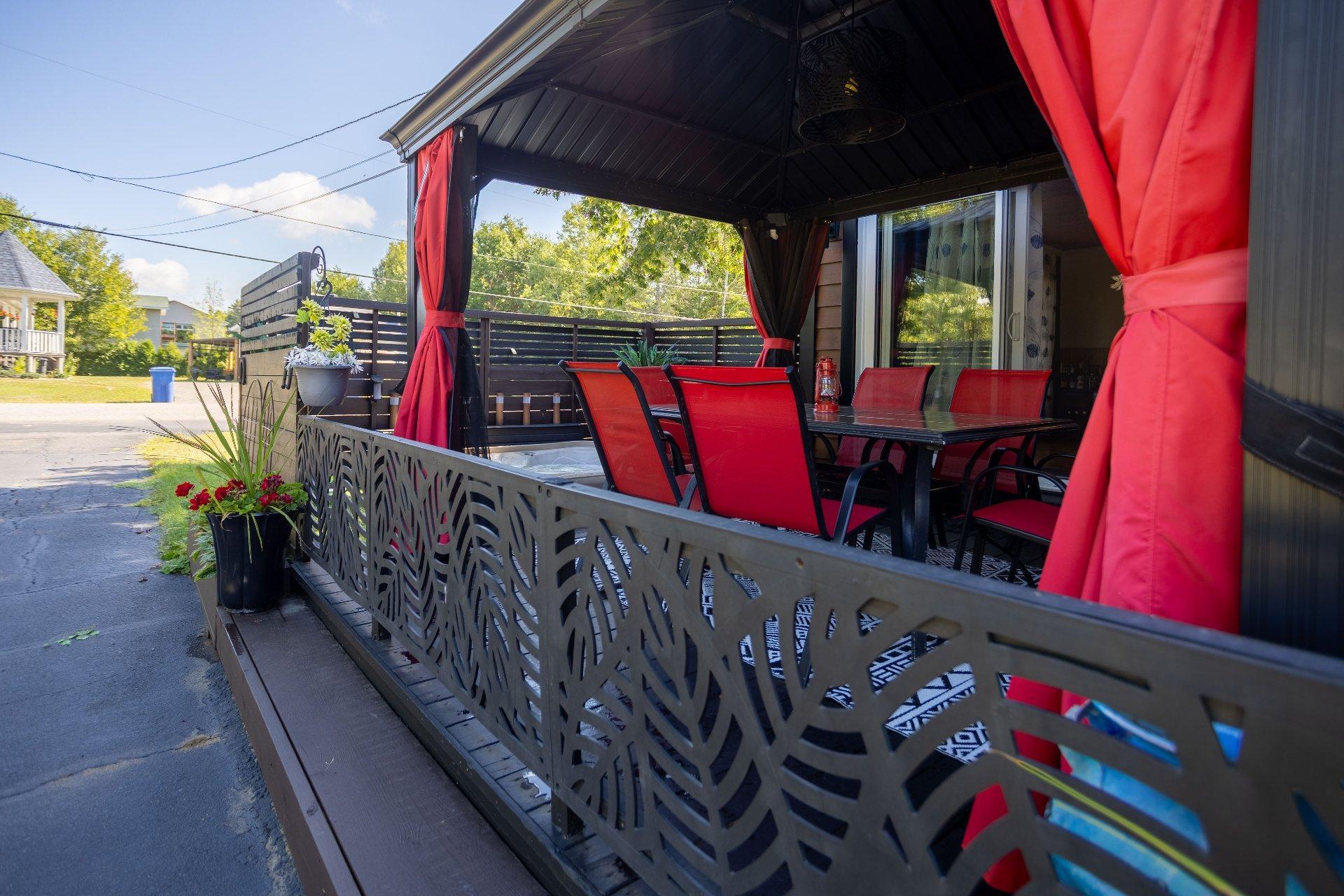 









161


Rue Curé-Mélançon

,
Shawinigan,




QC
G0X1L0

