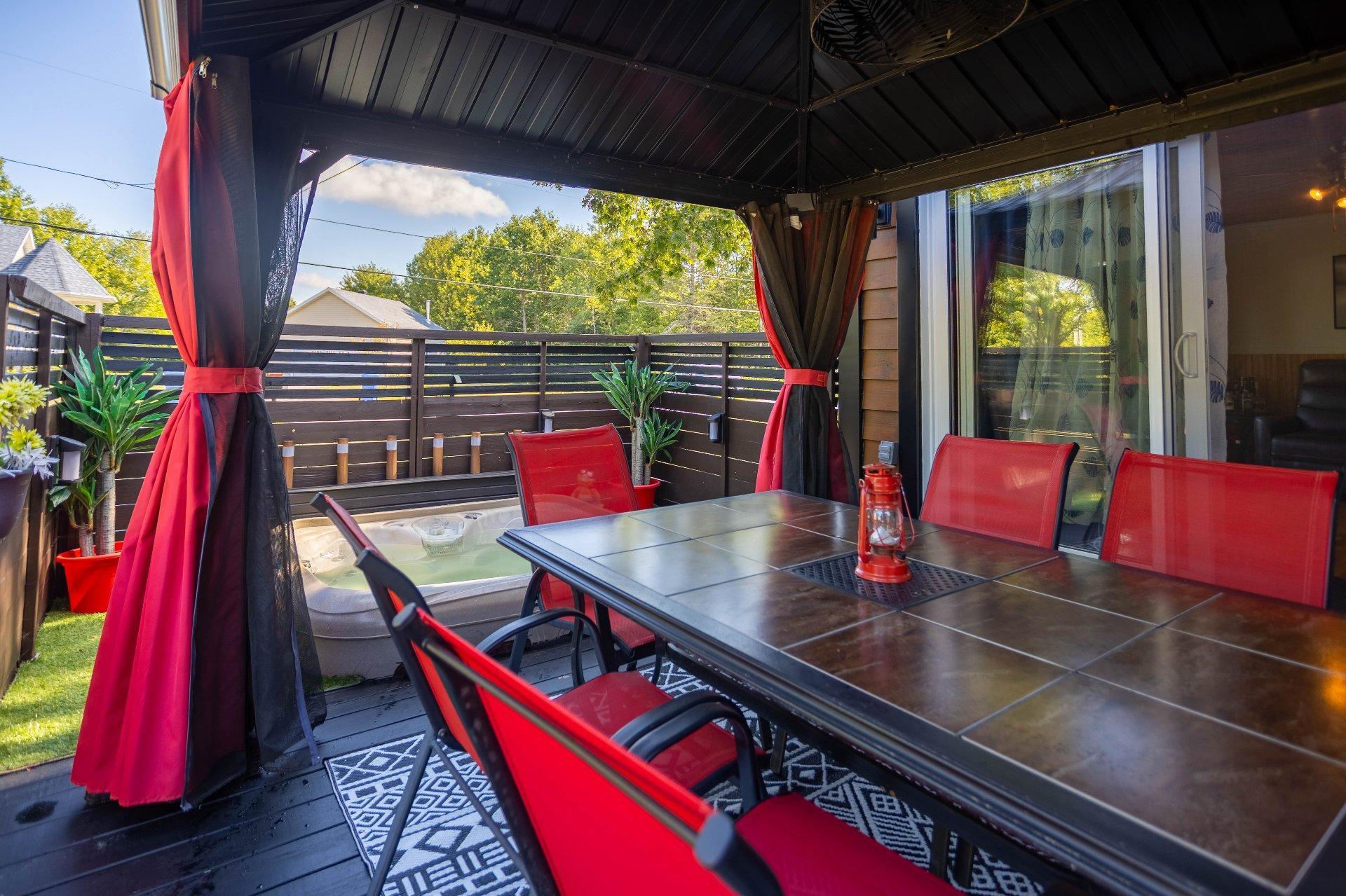 









161


Rue Curé-Mélançon

,
Shawinigan,




QC
G0X1L0

