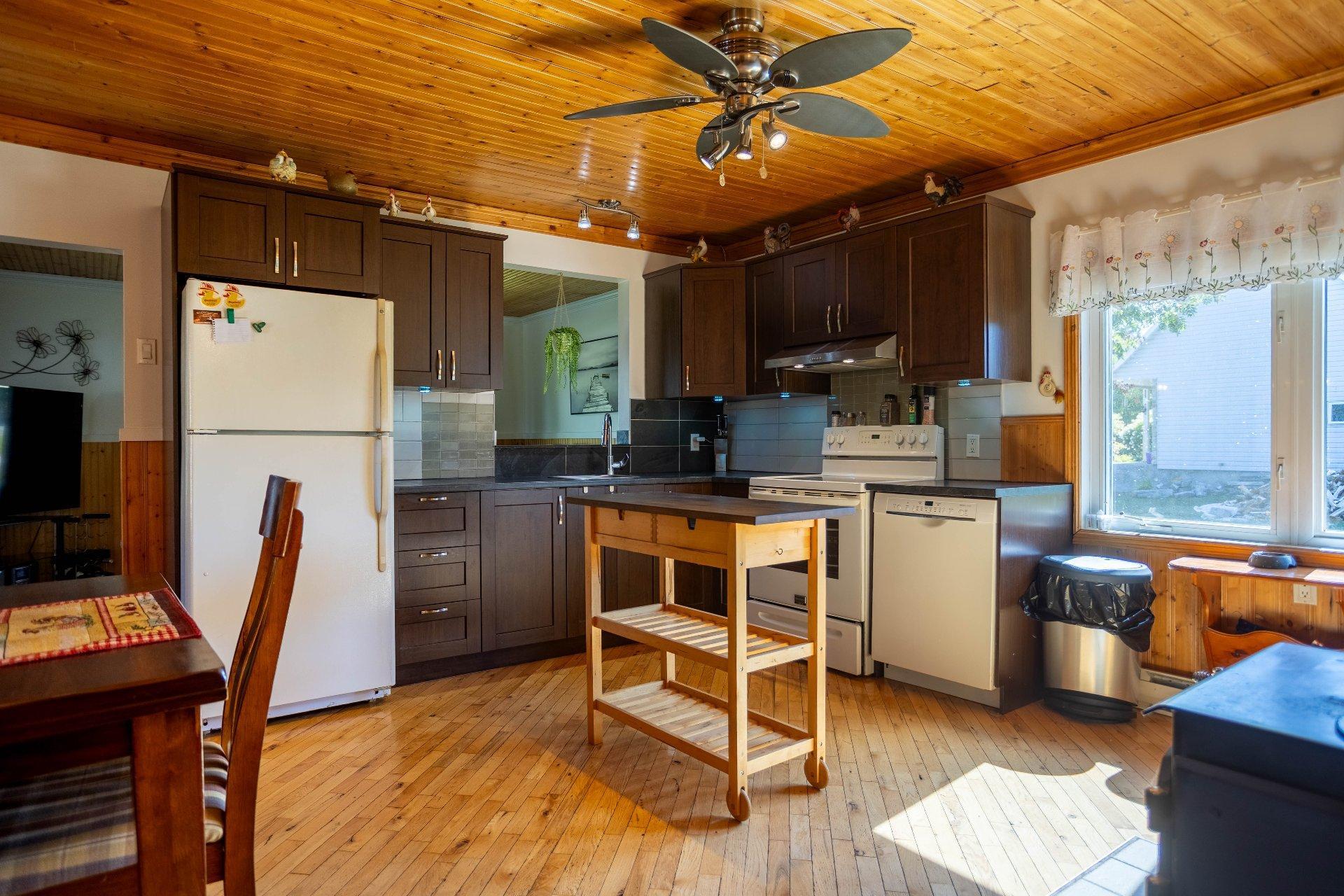 









161


Rue Curé-Mélançon

,
Shawinigan,




QC
G0X1L0


