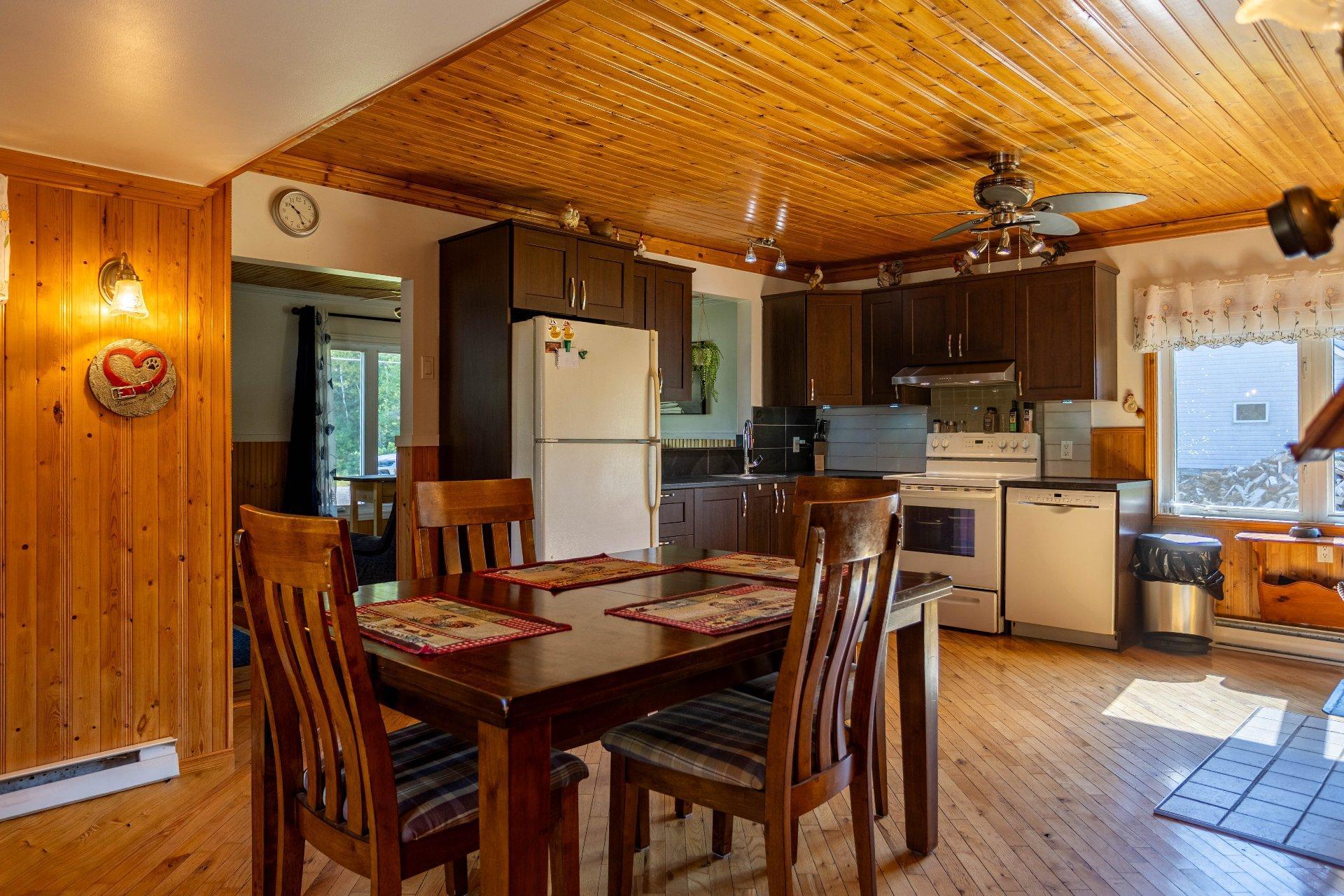 









161


Rue Curé-Mélançon

,
Shawinigan,




QC
G0X1L0

