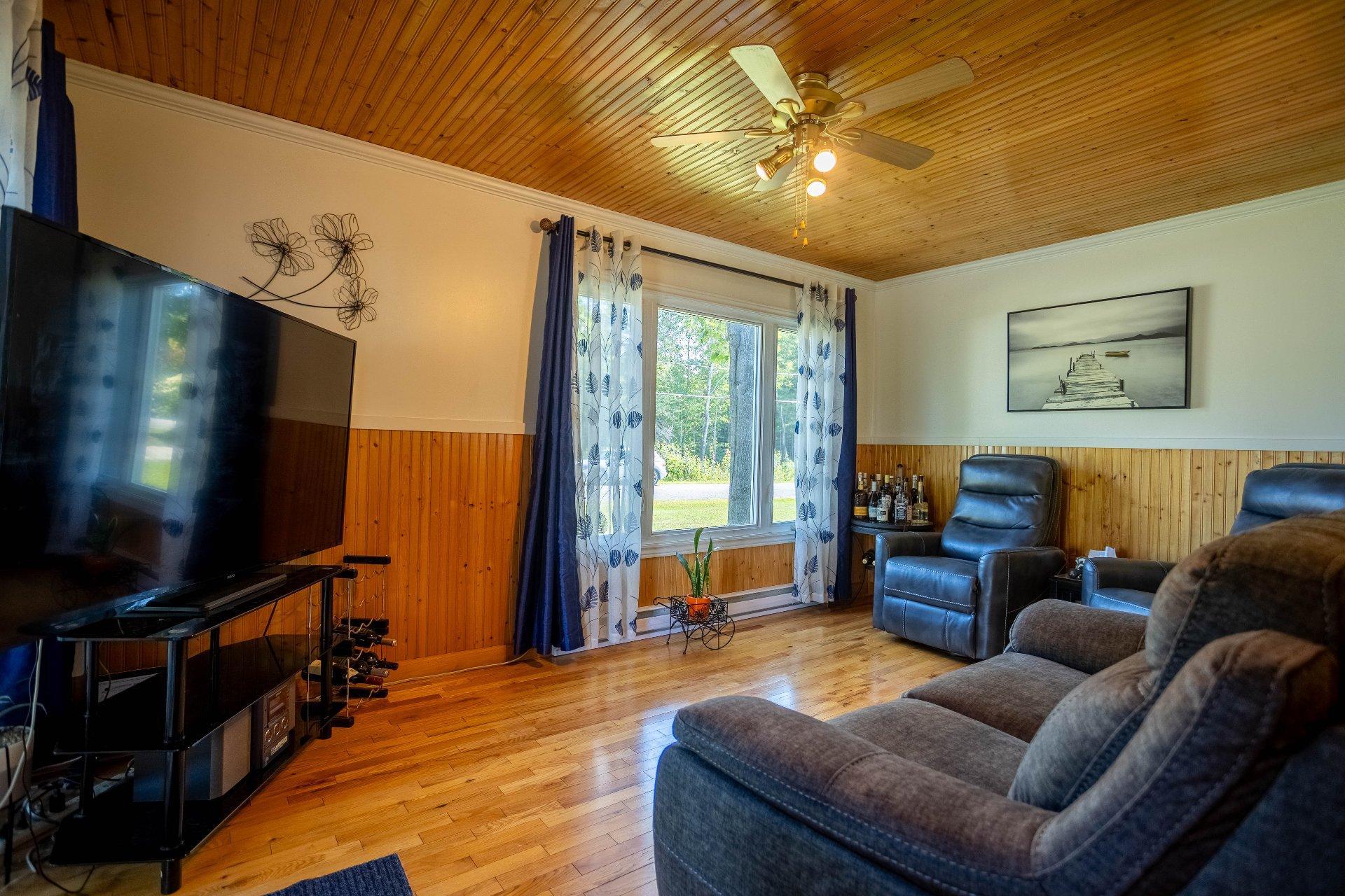 









161


Rue Curé-Mélançon

,
Shawinigan,




QC
G0X1L0

