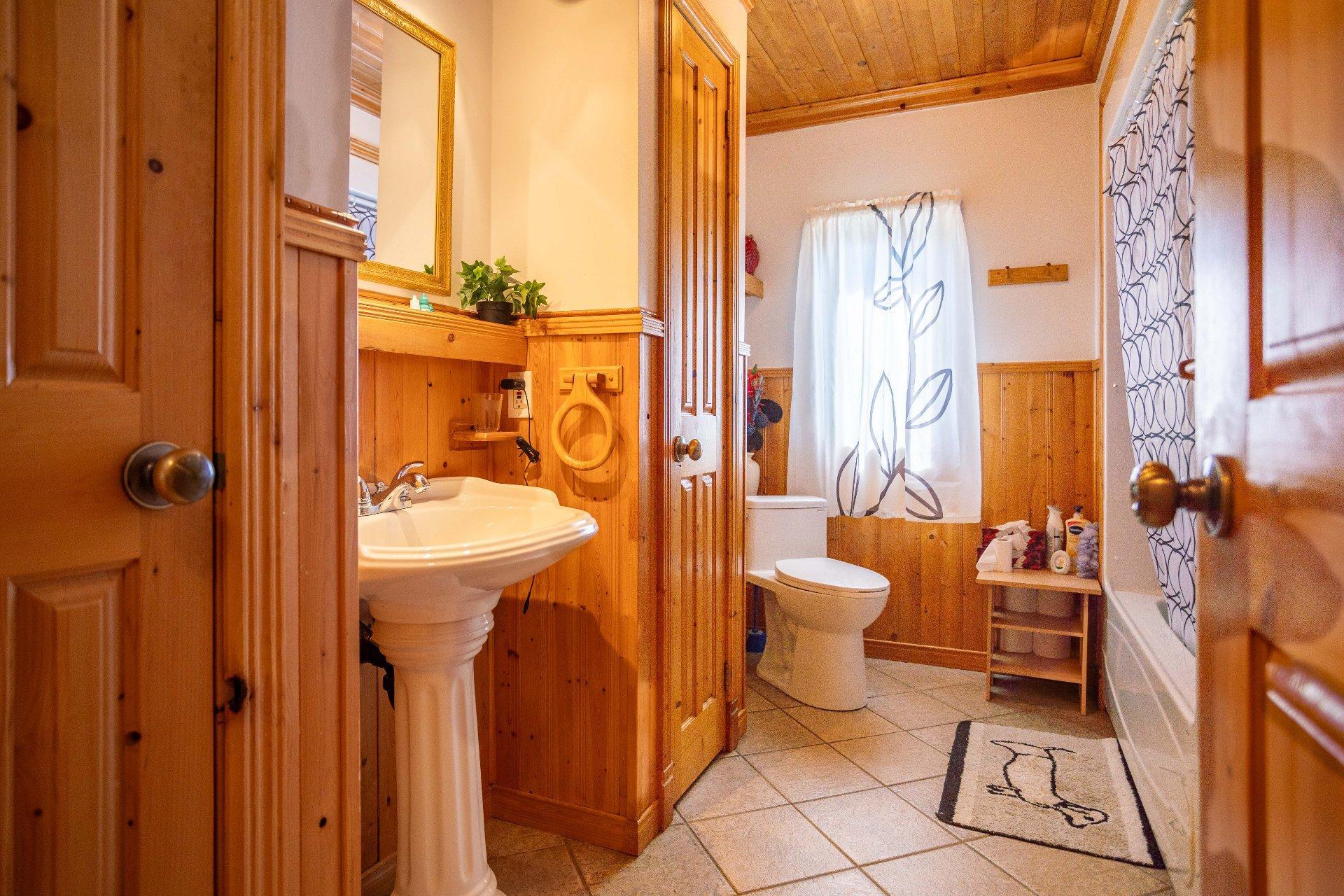









161


Rue Curé-Mélançon

,
Shawinigan,




QC
G0X1L0

