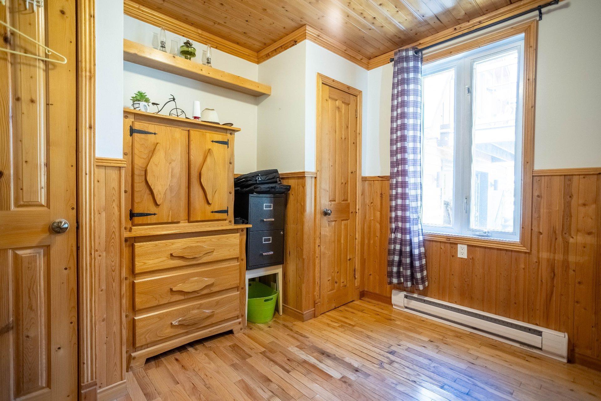 









161


Rue Curé-Mélançon

,
Shawinigan,




QC
G0X1L0

