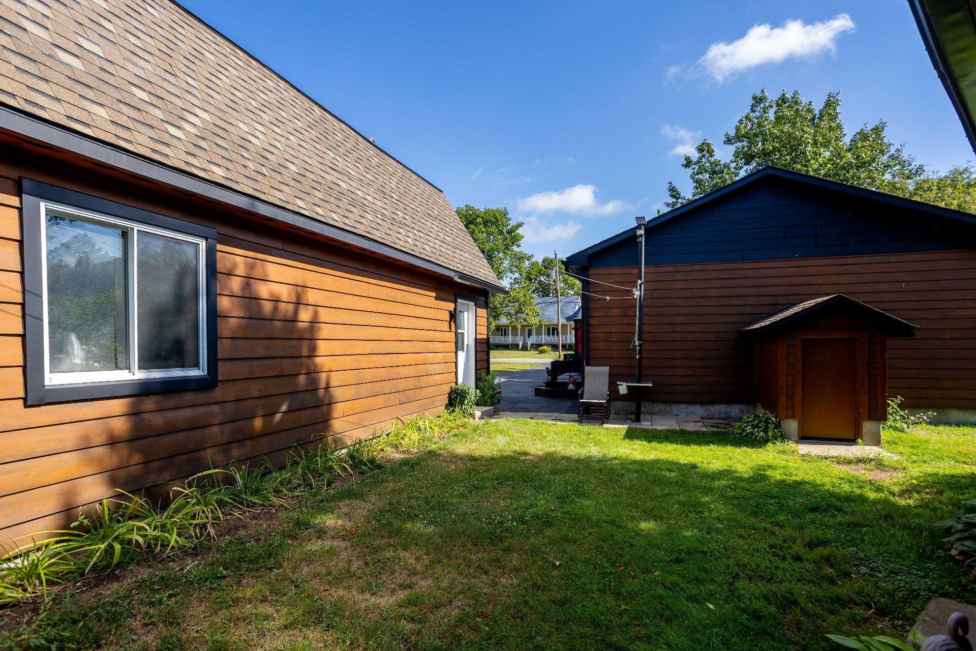 









161


Rue Curé-Mélançon

,
Shawinigan,




QC
G0X1L0

