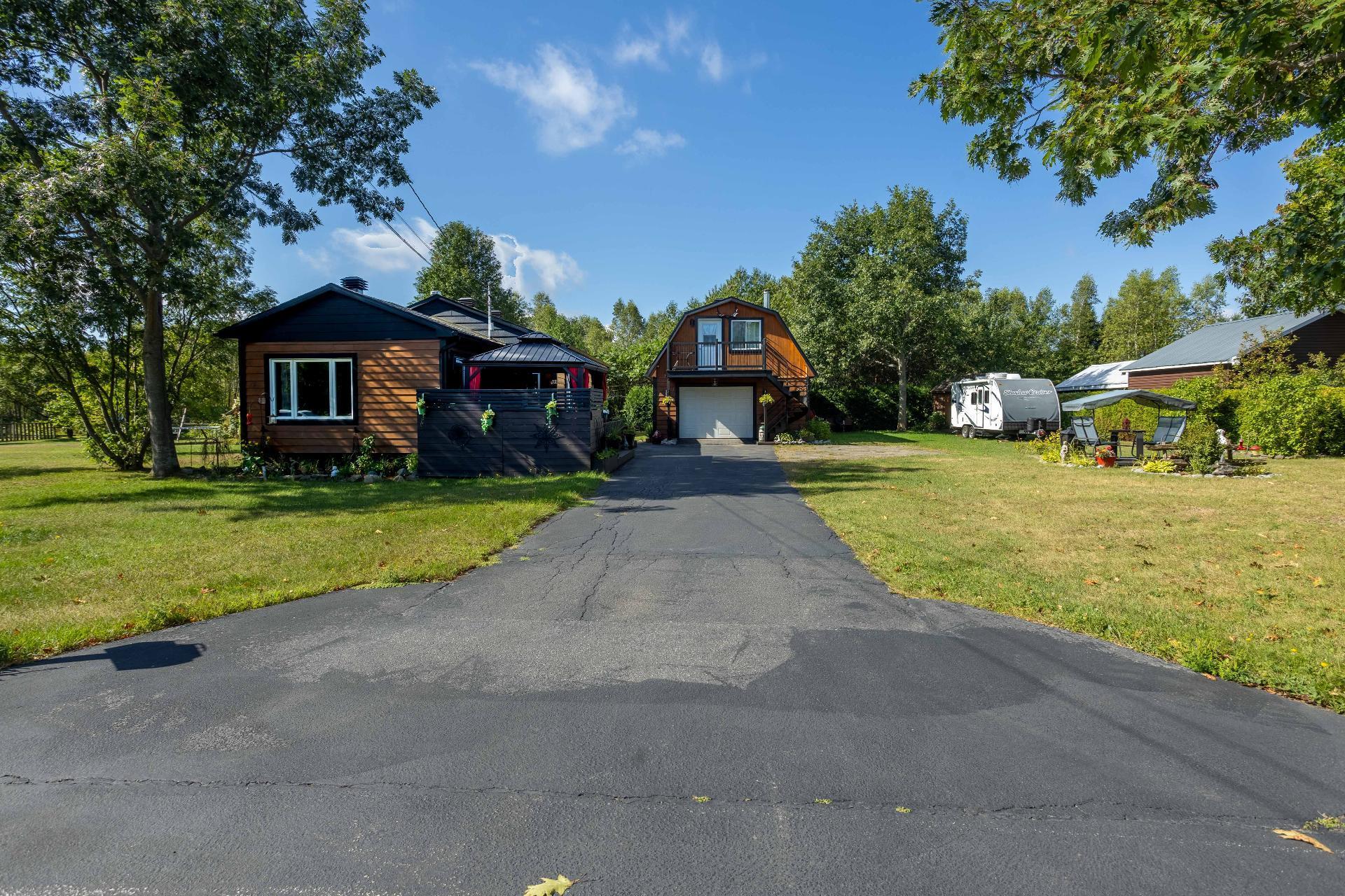 









161


Rue Curé-Mélançon

,
Shawinigan,




QC
G0X1L0

