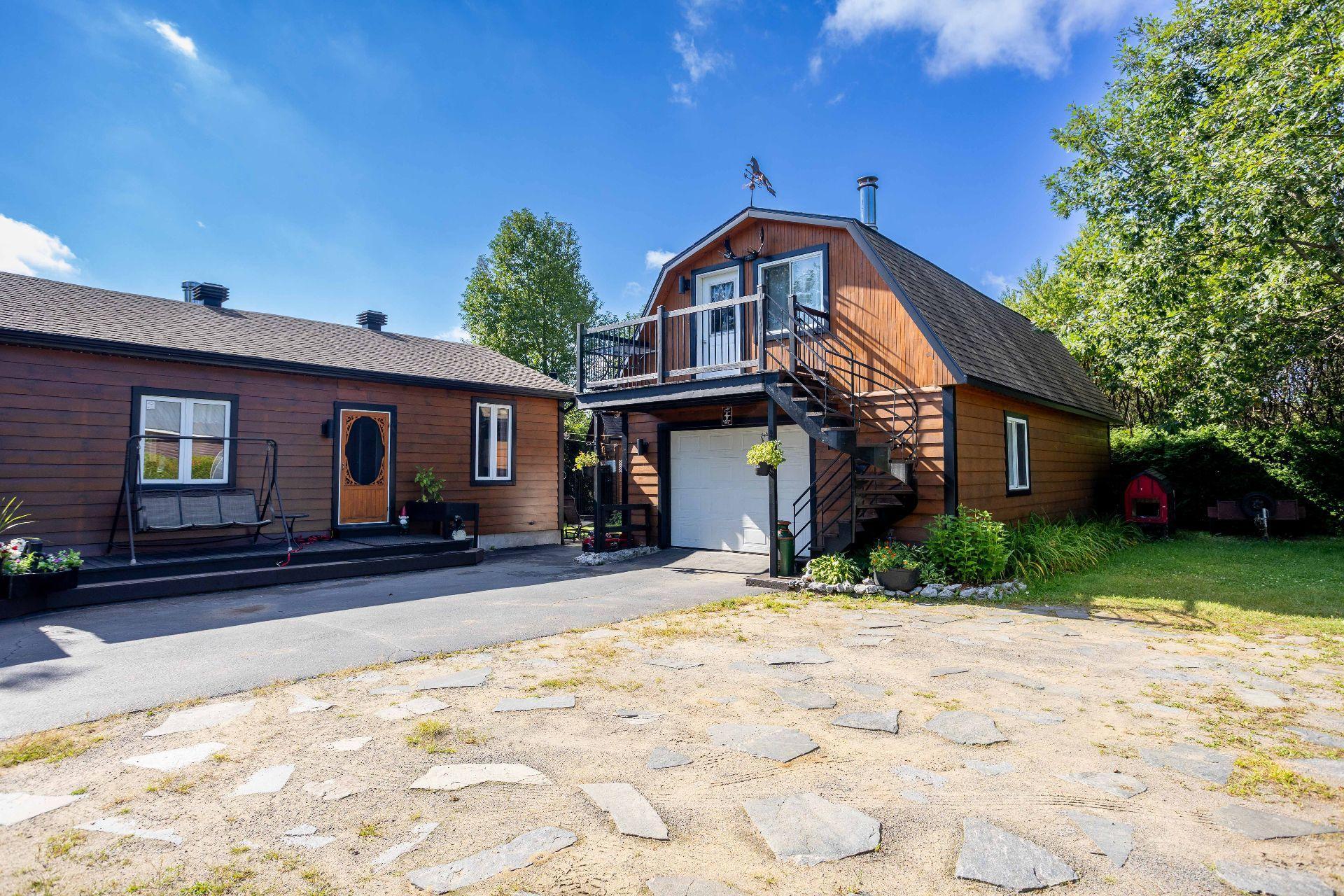 









161


Rue Curé-Mélançon

,
Shawinigan,




QC
G0X1L0

