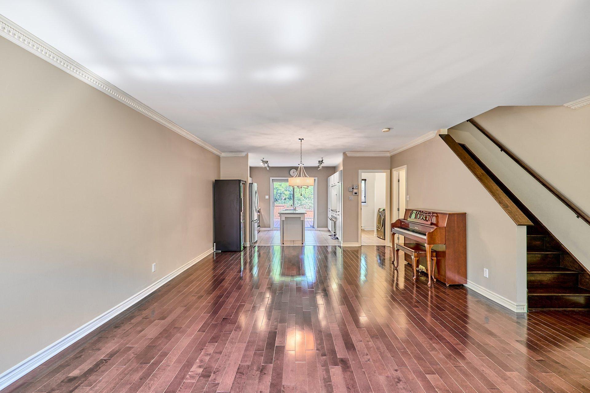 









889


Rue Gameroff

,
Montréal (Lachine),




QC
H8T3R4


