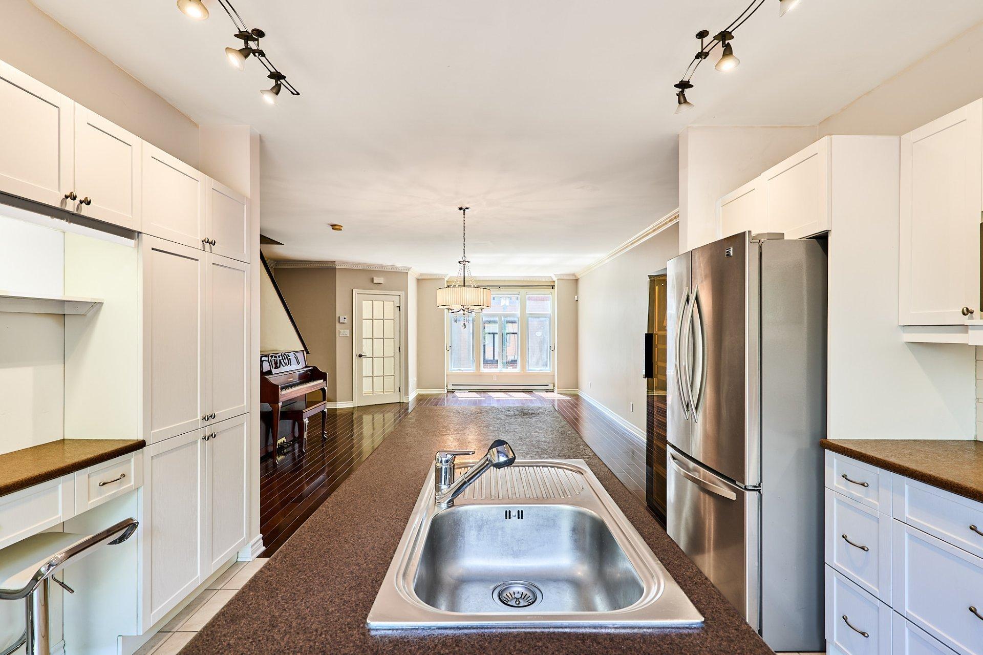 









889


Rue Gameroff

,
Montréal (Lachine),




QC
H8T3R4

