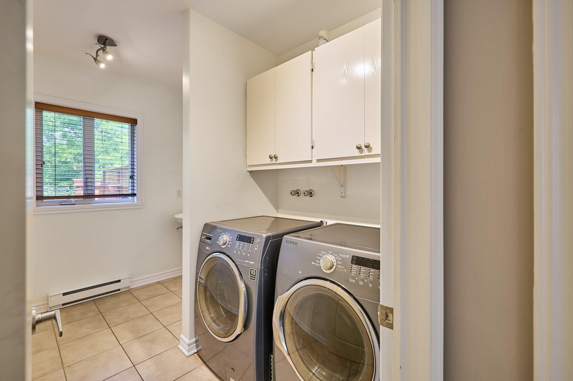 









889


Rue Gameroff

,
Montréal (Lachine),




QC
H8T3R4

