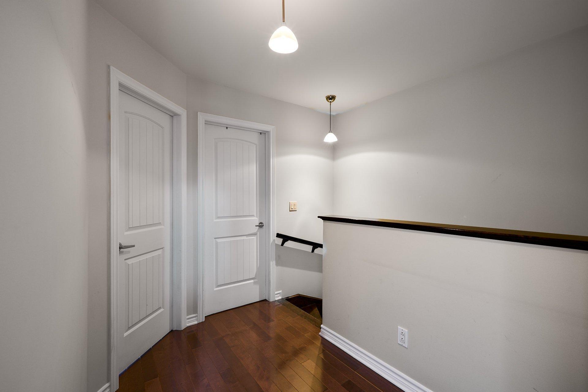 









889


Rue Gameroff

,
Montréal (Lachine),




QC
H8T3R4

