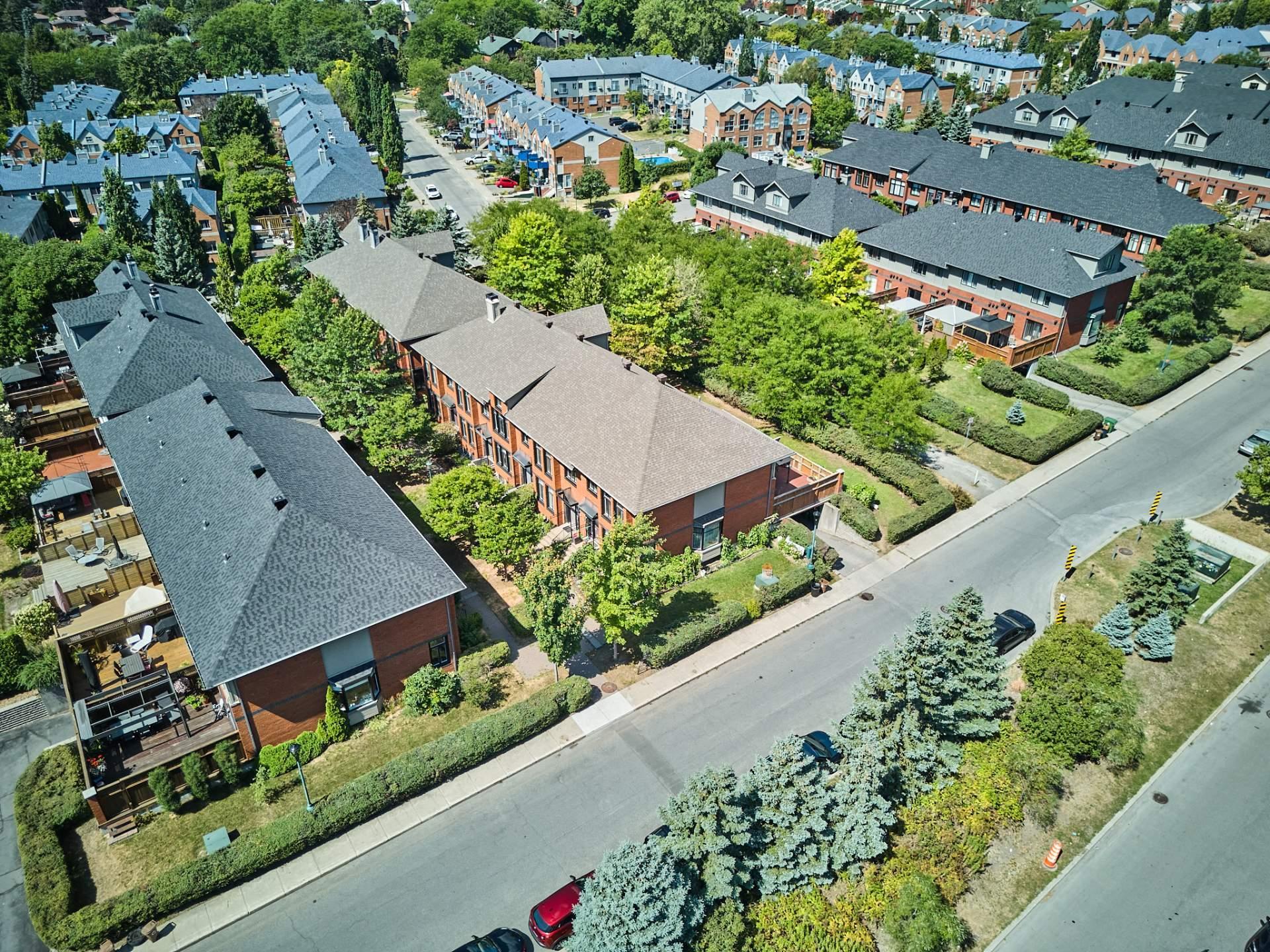 









889


Rue Gameroff

,
Montréal (Lachine),




QC
H8T3R4

