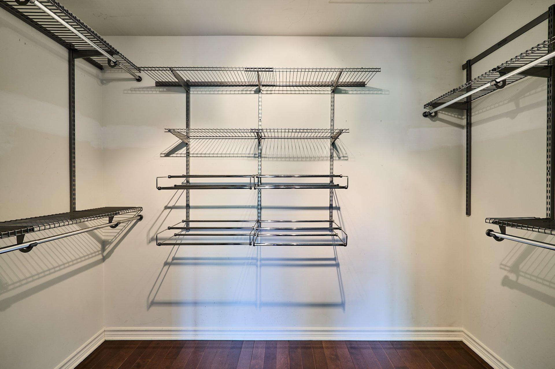 









889


Rue Gameroff

,
Montréal (Lachine),




QC
H8T3R4

