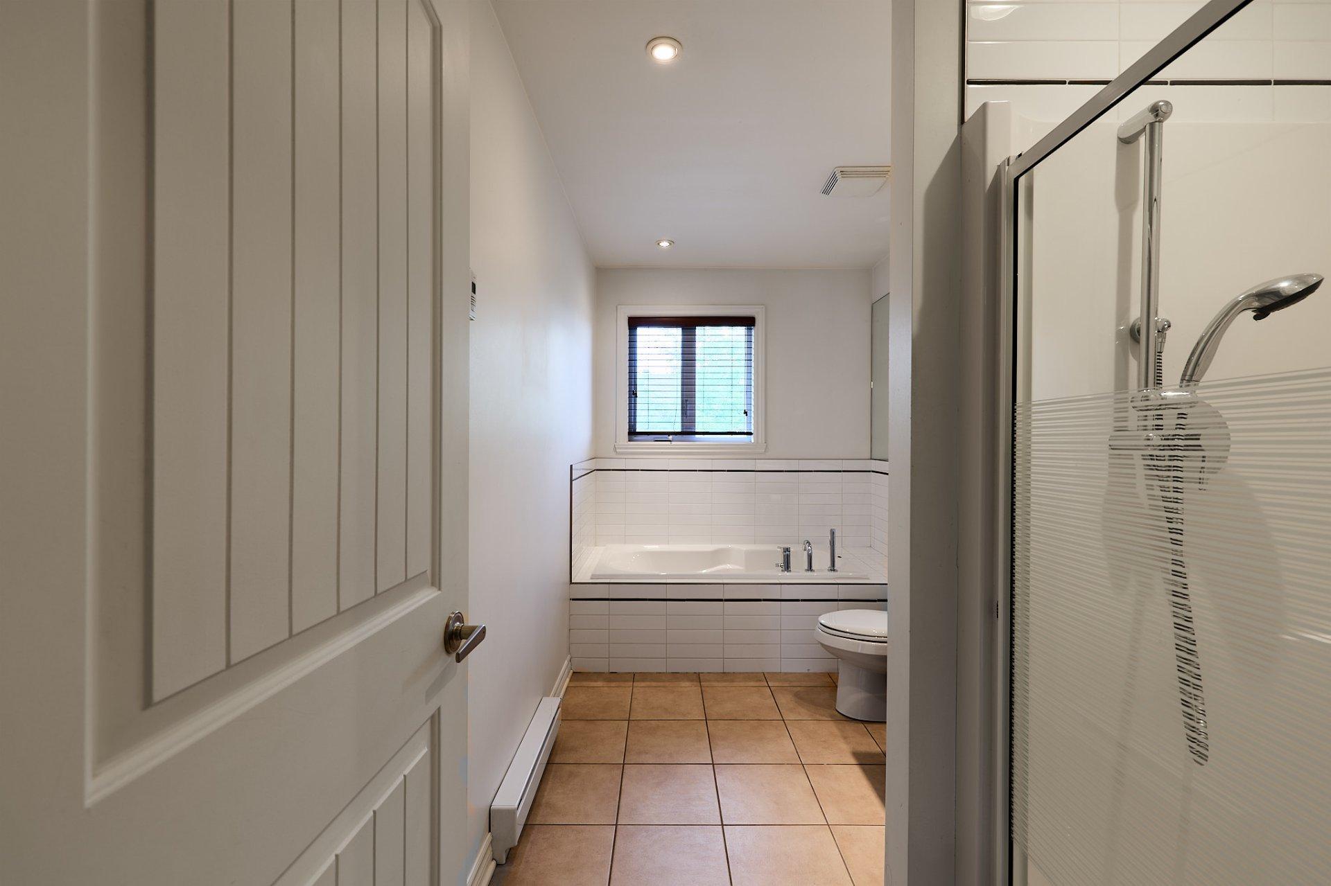 









889


Rue Gameroff

,
Montréal (Lachine),




QC
H8T3R4


