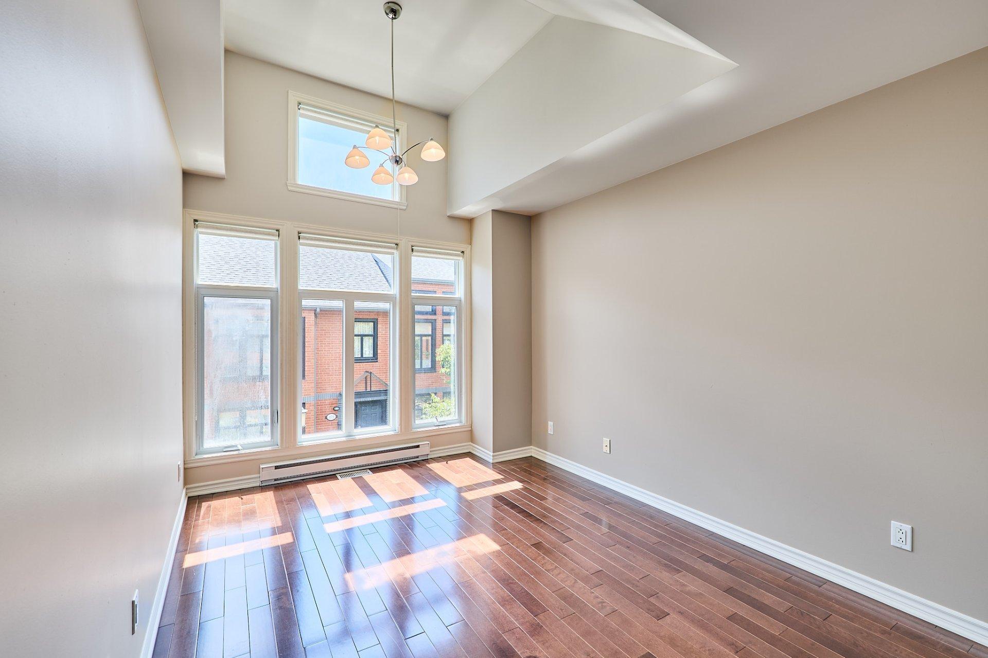 









889


Rue Gameroff

,
Montréal (Lachine),




QC
H8T3R4

