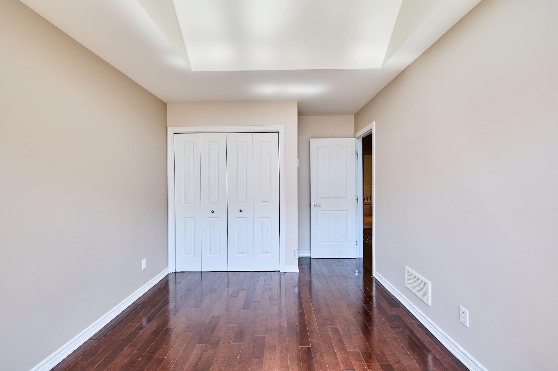 









889


Rue Gameroff

,
Montréal (Lachine),




QC
H8T3R4

