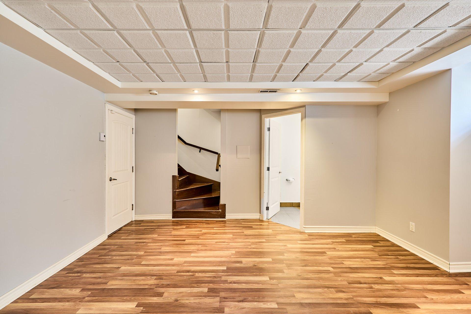 









889


Rue Gameroff

,
Montréal (Lachine),




QC
H8T3R4

