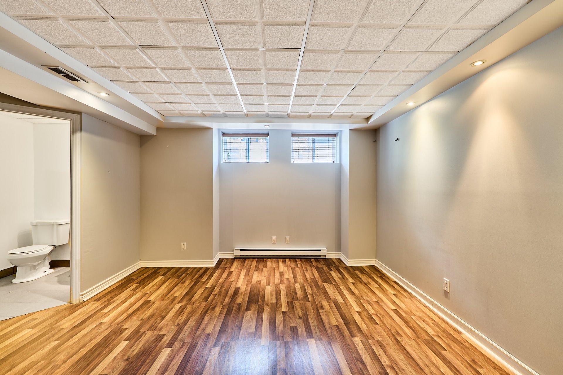 









889


Rue Gameroff

,
Montréal (Lachine),




QC
H8T3R4

