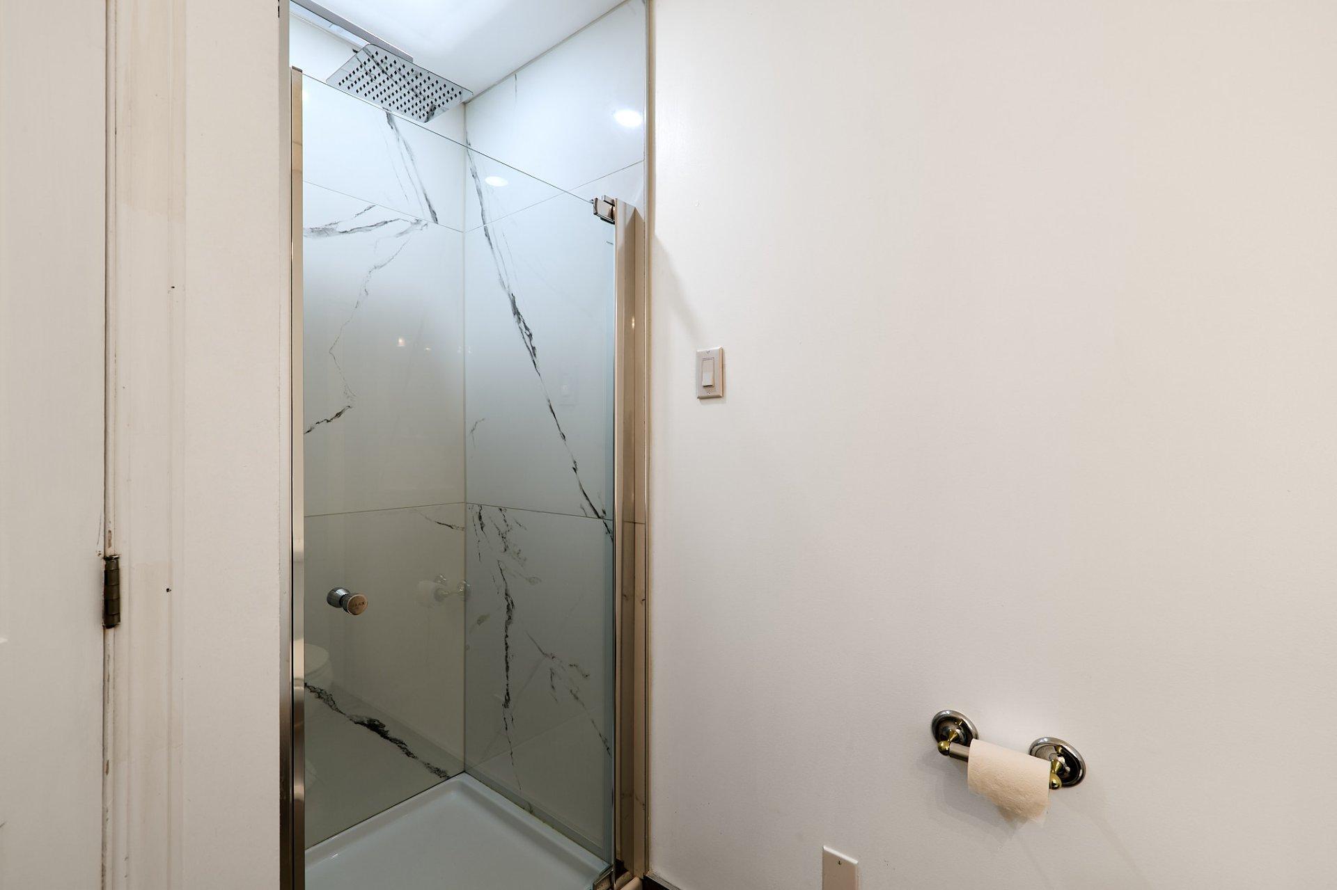 









889


Rue Gameroff

,
Montréal (Lachine),




QC
H8T3R4


