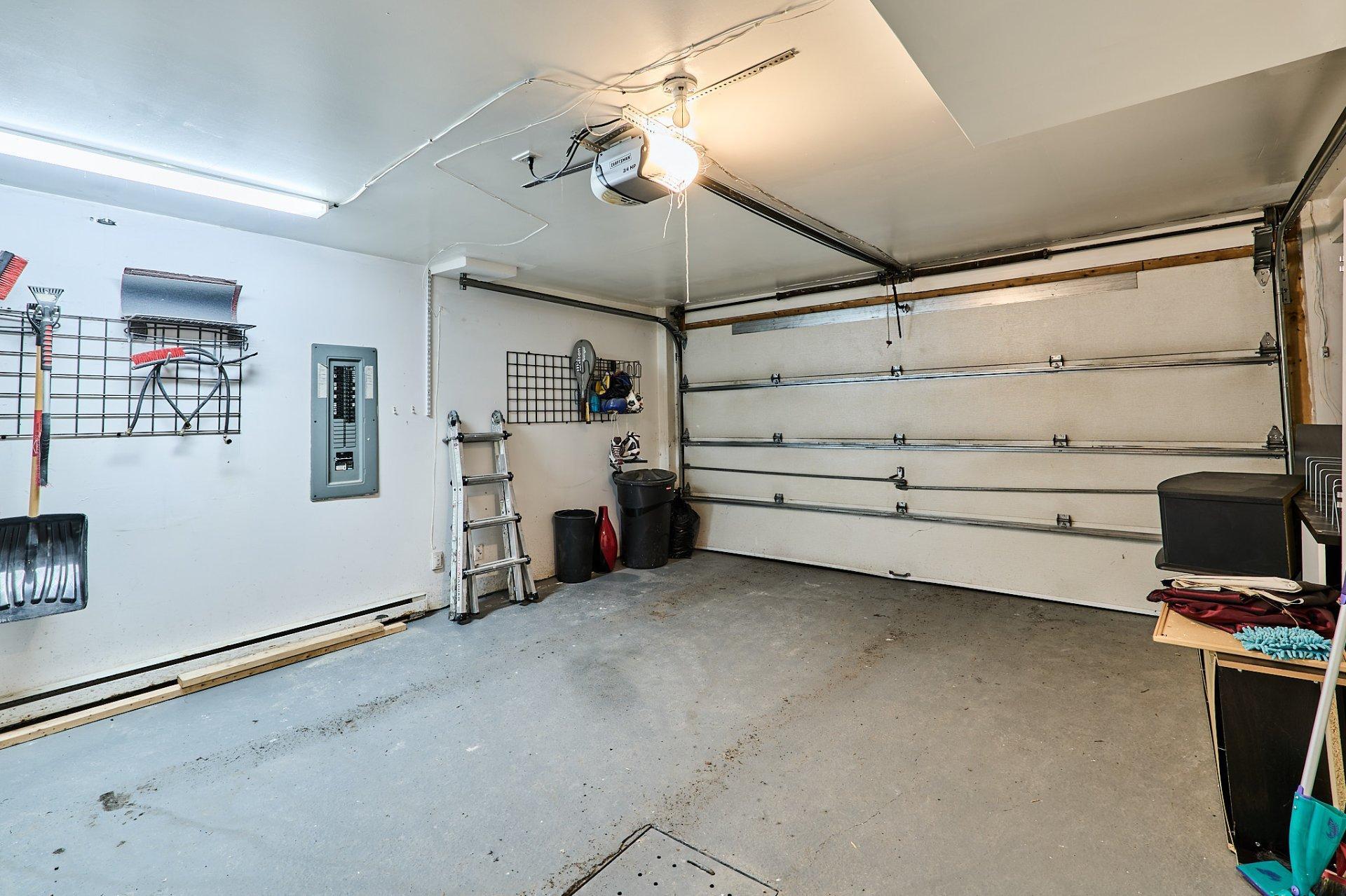 









889


Rue Gameroff

,
Montréal (Lachine),




QC
H8T3R4

