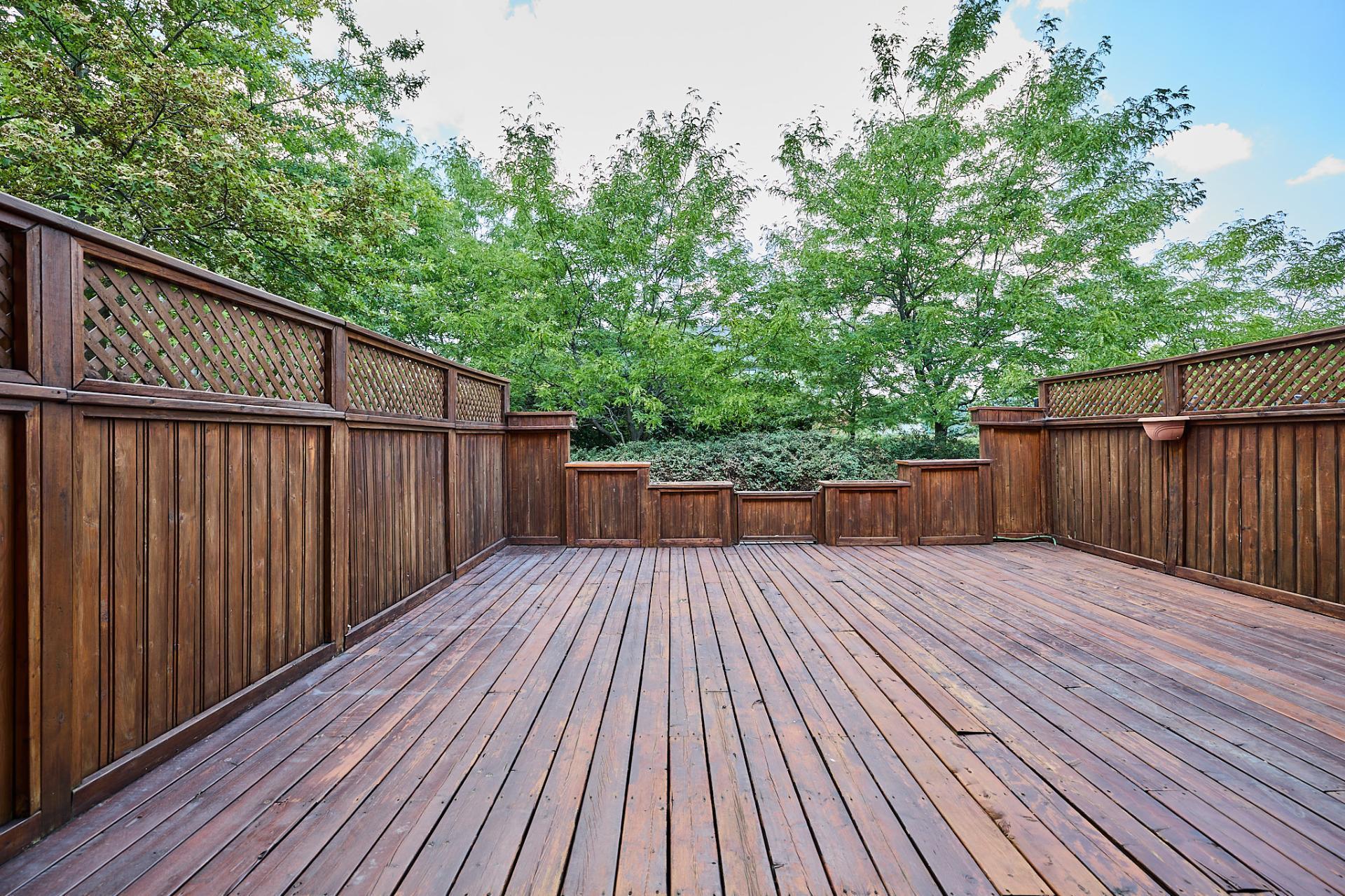 









889


Rue Gameroff

,
Montréal (Lachine),




QC
H8T3R4

