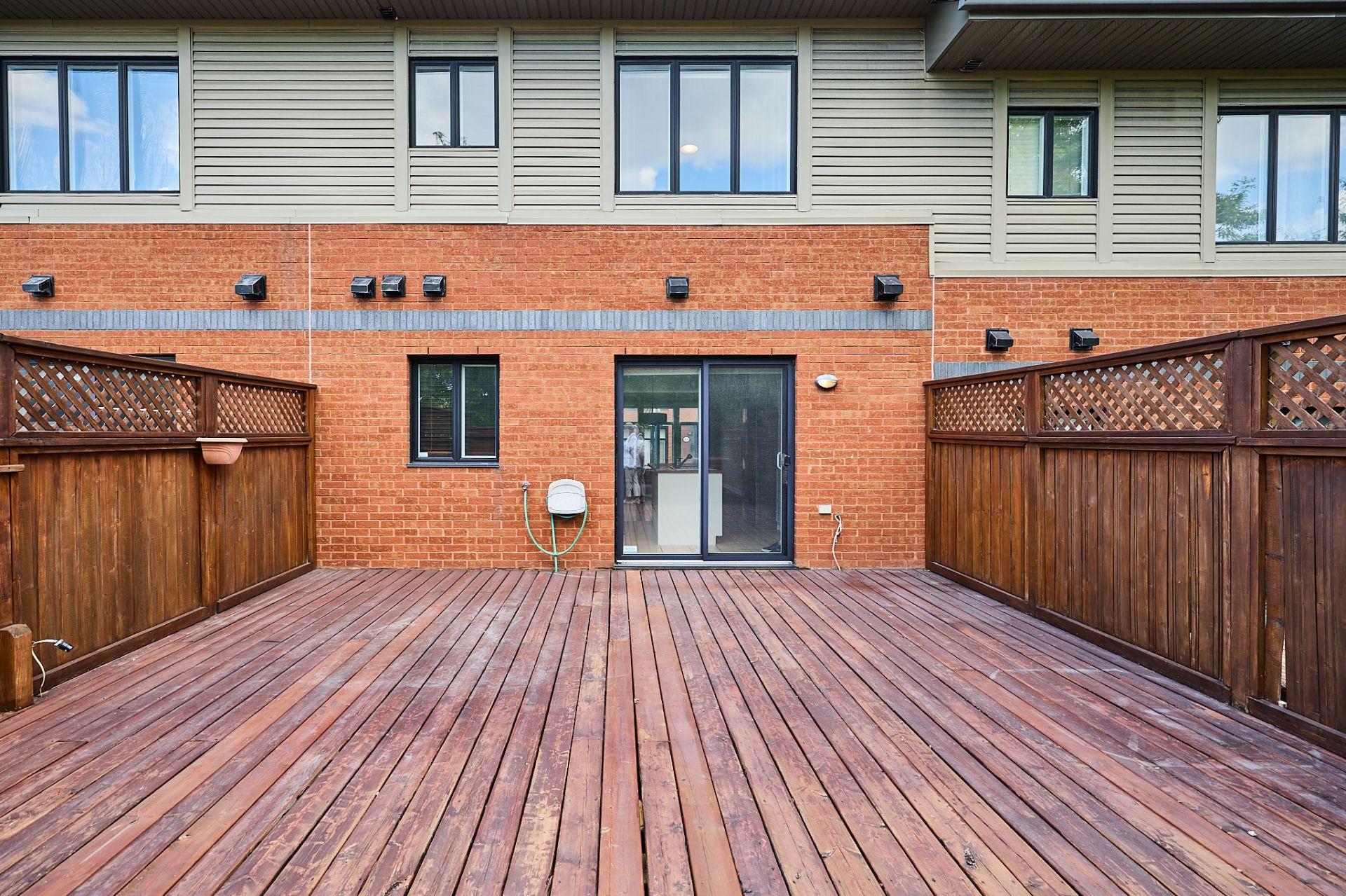









889


Rue Gameroff

,
Montréal (Lachine),




QC
H8T3R4

