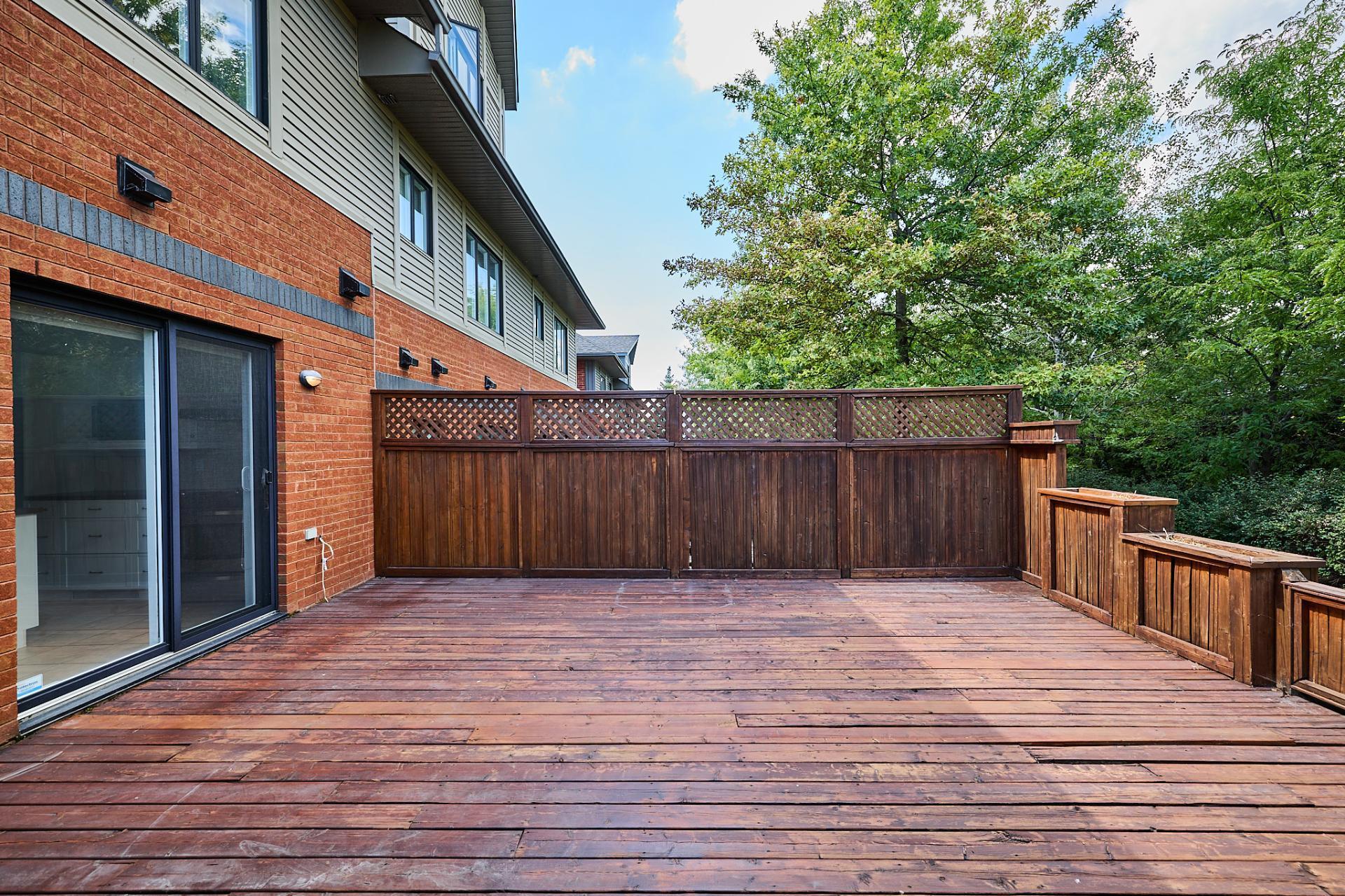 









889


Rue Gameroff

,
Montréal (Lachine),




QC
H8T3R4

