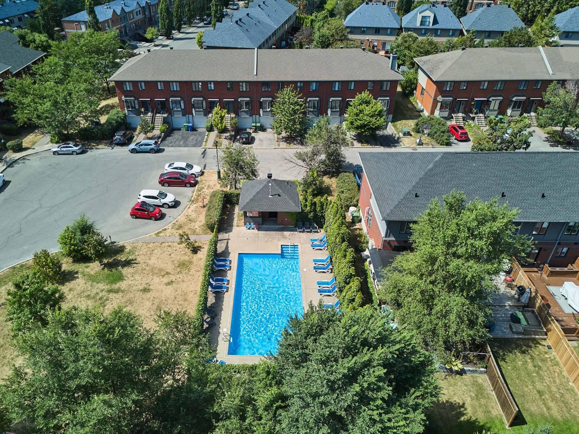 









889


Rue Gameroff

,
Montréal (Lachine),




QC
H8T3R4

