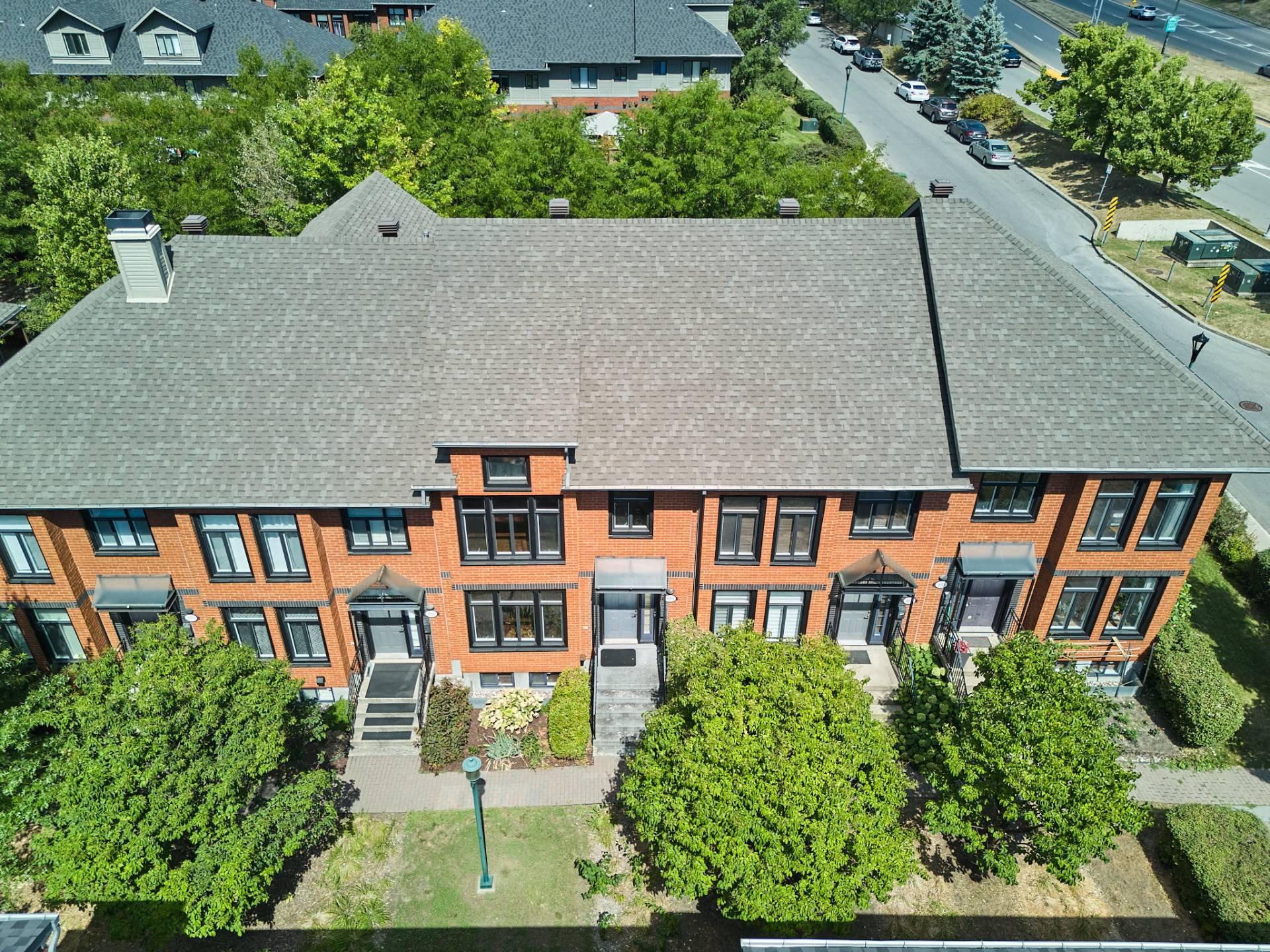 









889


Rue Gameroff

,
Montréal (Lachine),




QC
H8T3R4

