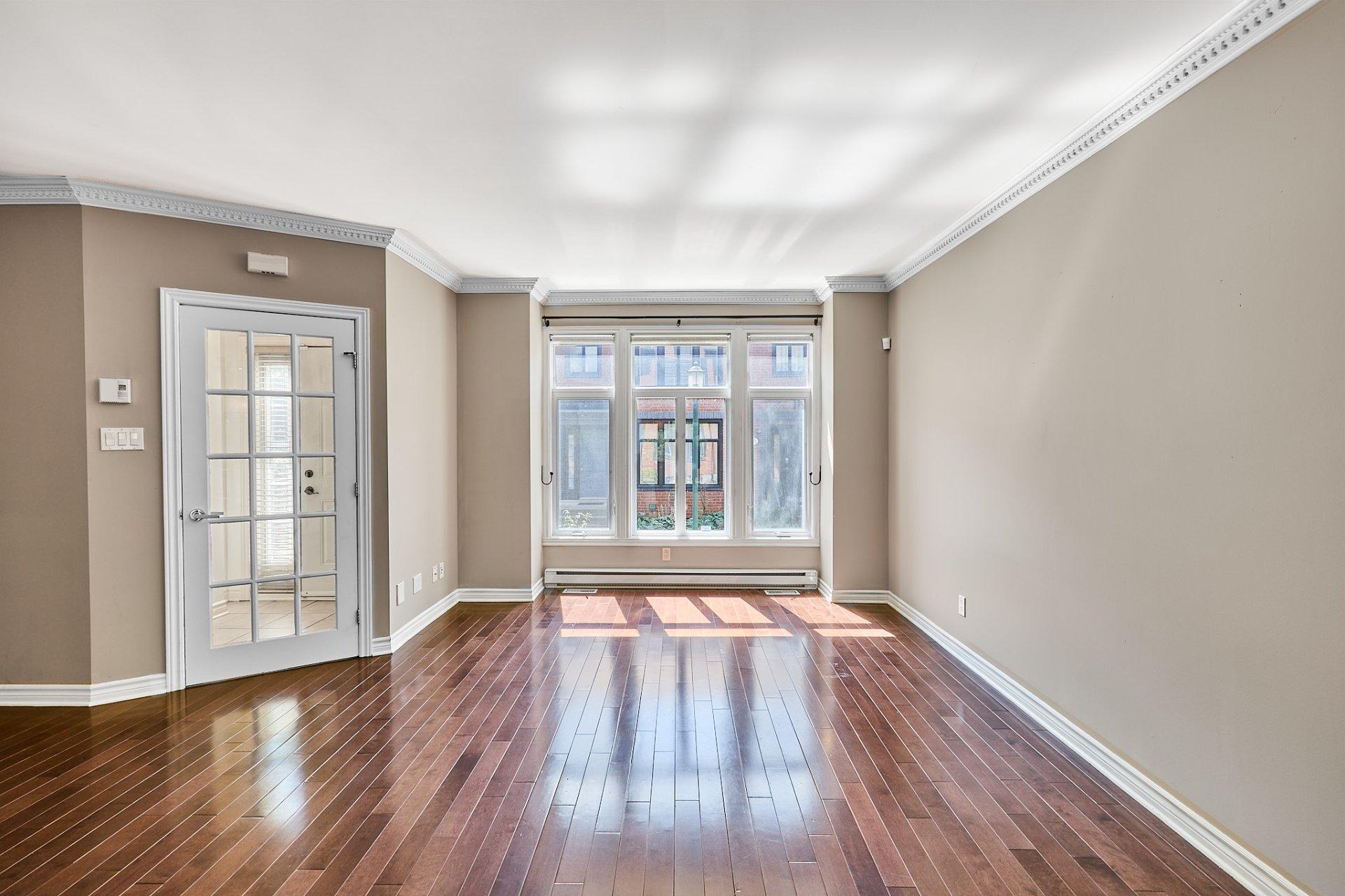 









889


Rue Gameroff

,
Montréal (Lachine),




QC
H8T3R4

